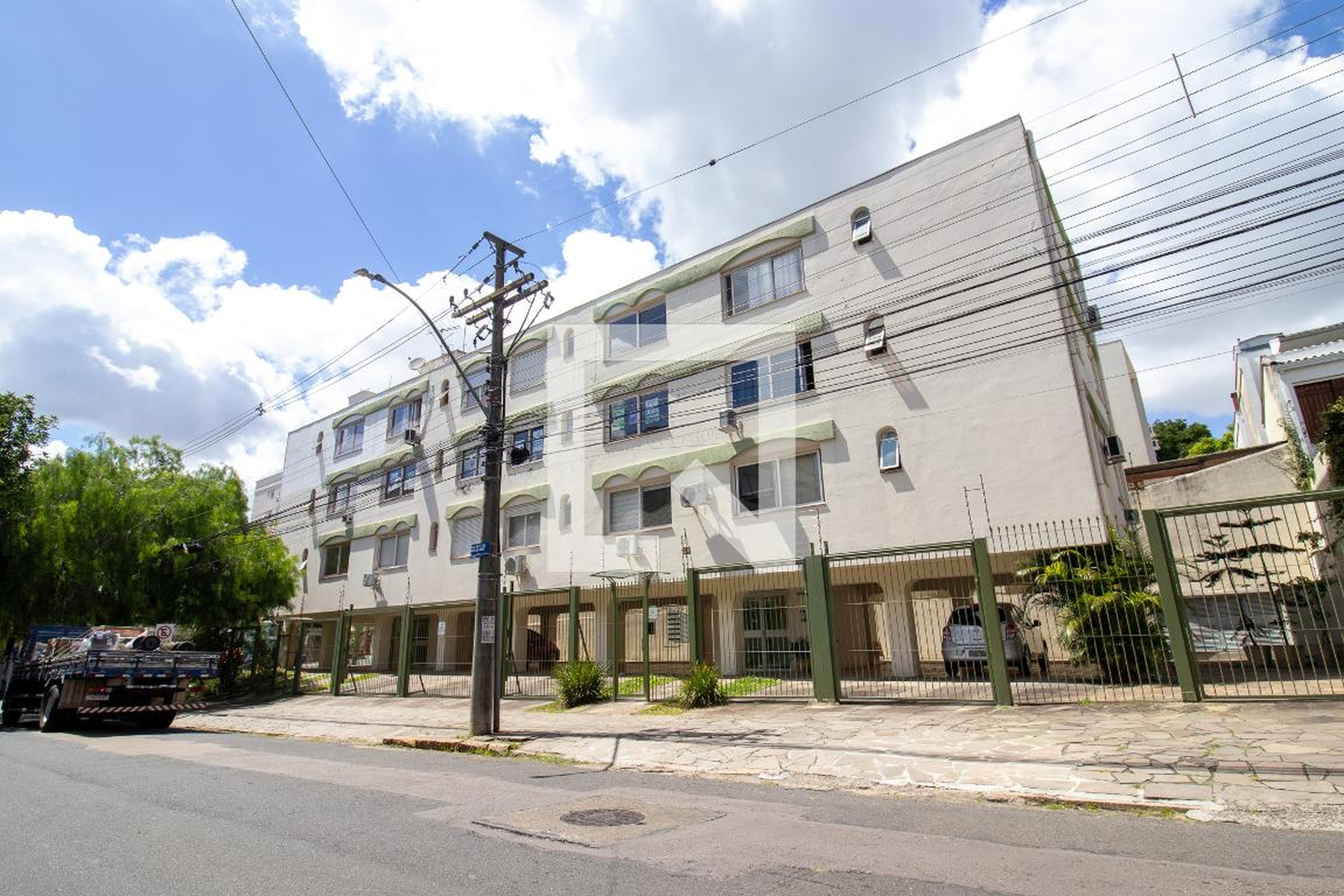 Fachada Condomínio em Rua Tenente Coronel Fabricio Pillar, 383