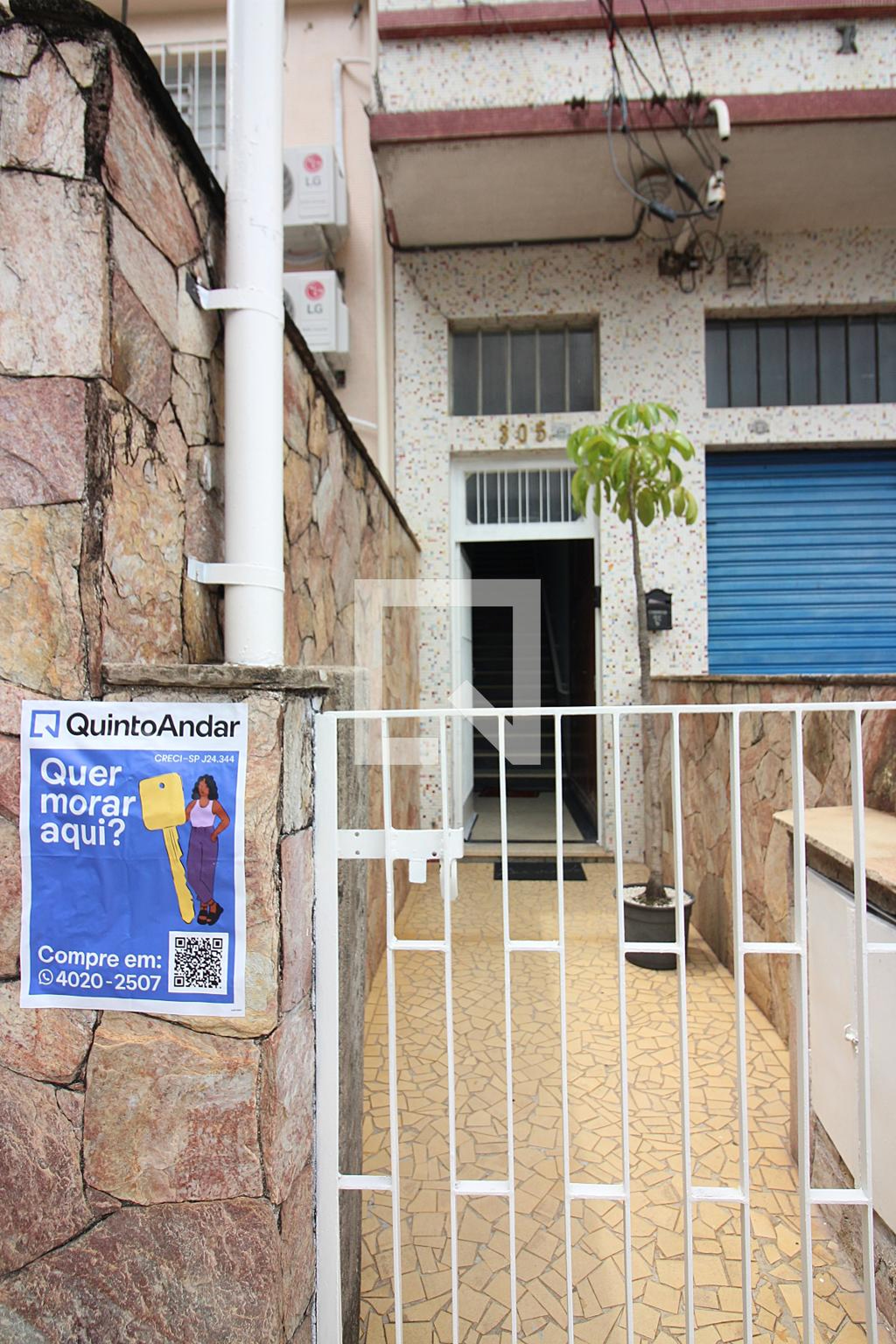 Fachada Condomínio em Rua Rei Vitório Emanuel, 305