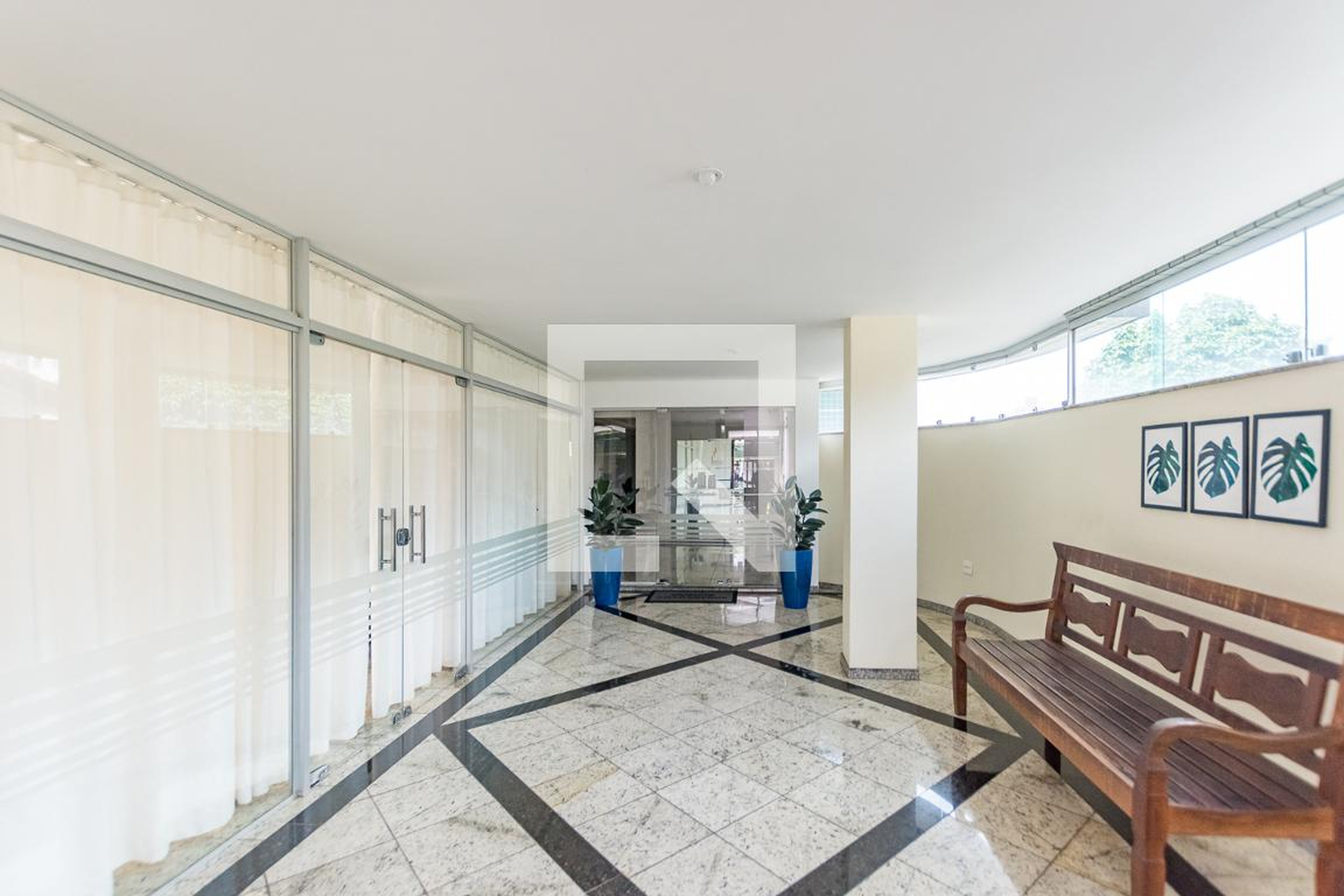 Hall de entrada Condomínio em Rua Coronel José Benjamim, 505