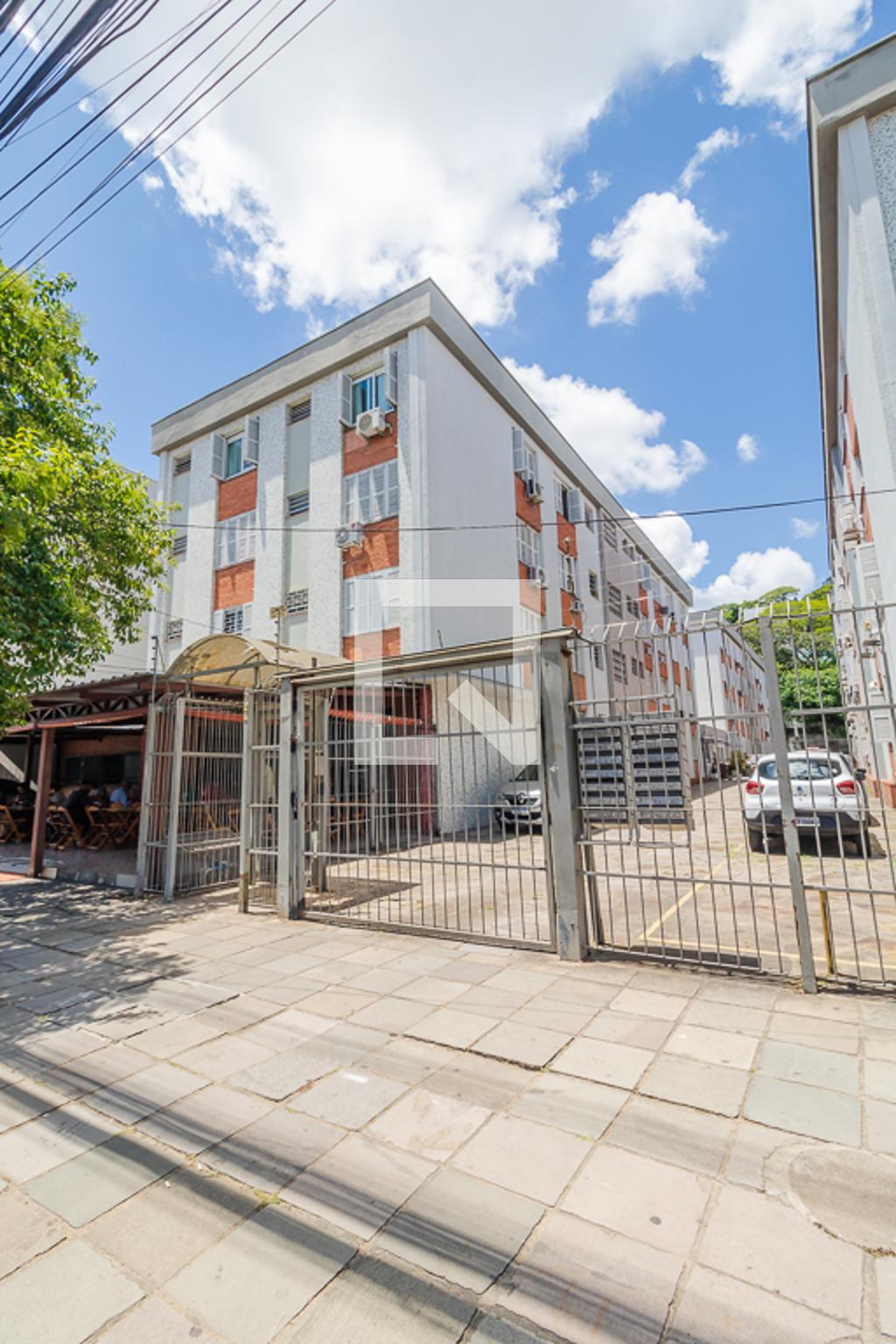 Fachada Condomínio em Avenida Padre Cacique, 724