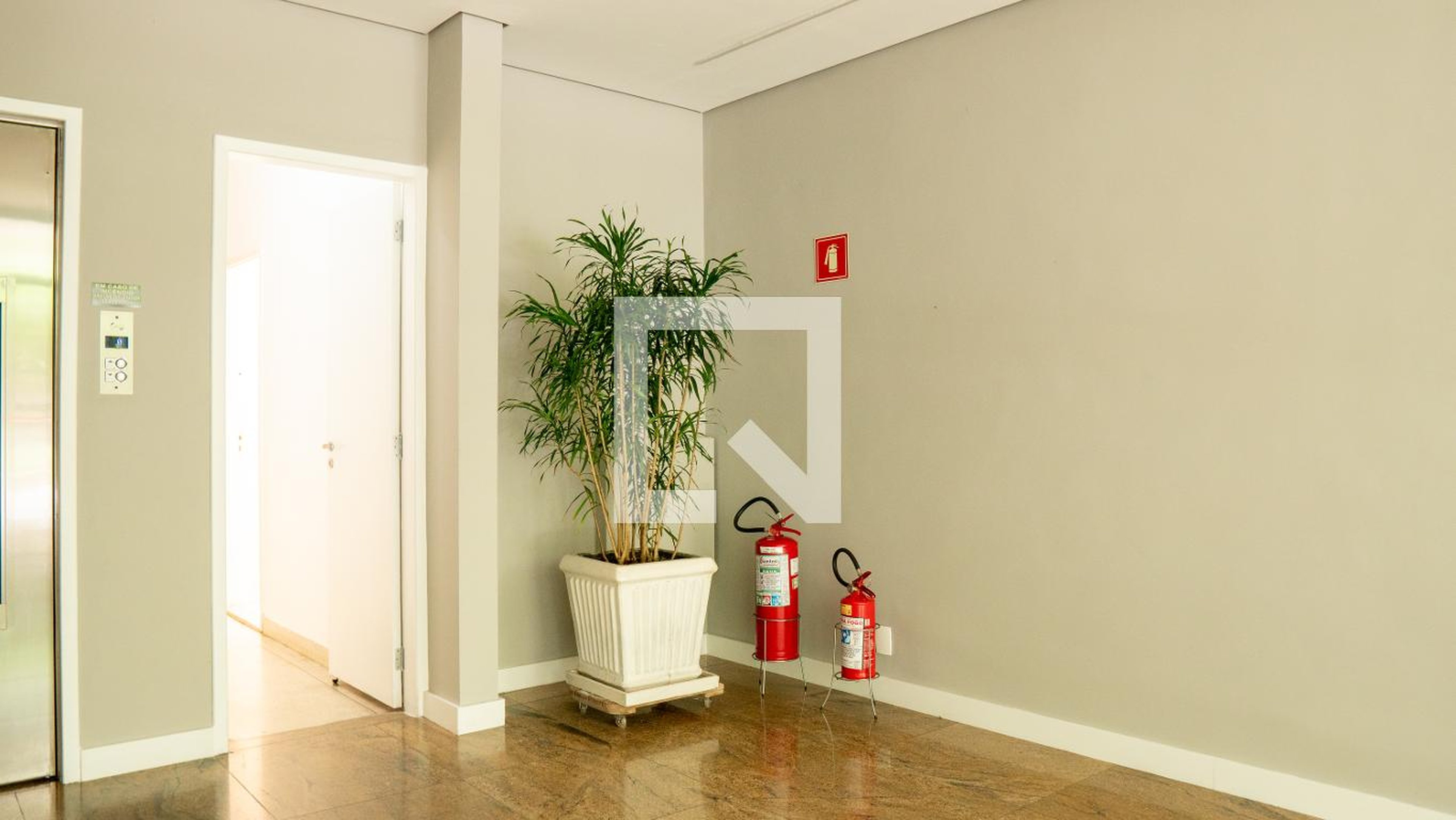 Hall de entrada - Edifício Topázio