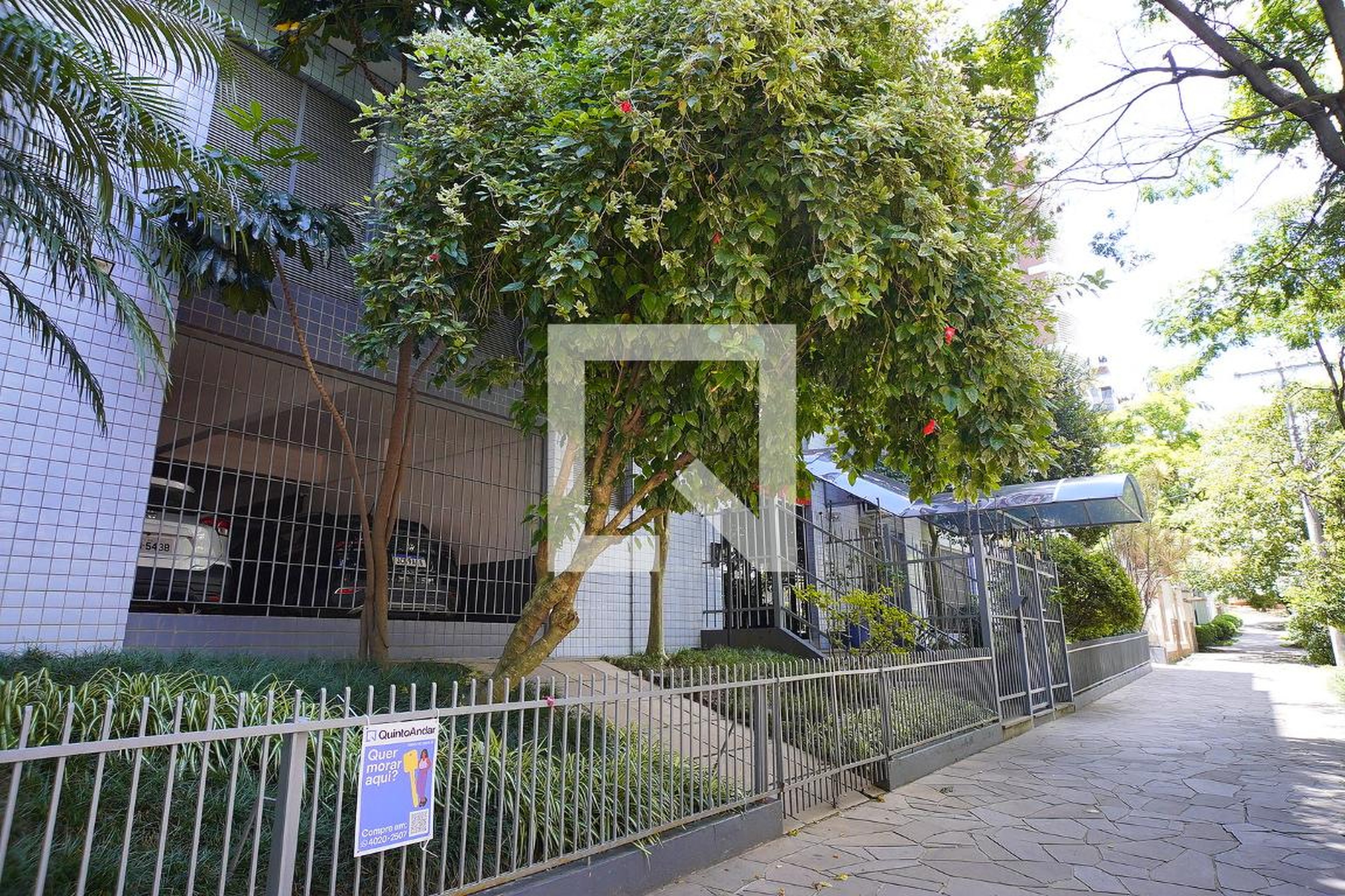 Fachada Condomínio em Rua Mata Bacelar, 240