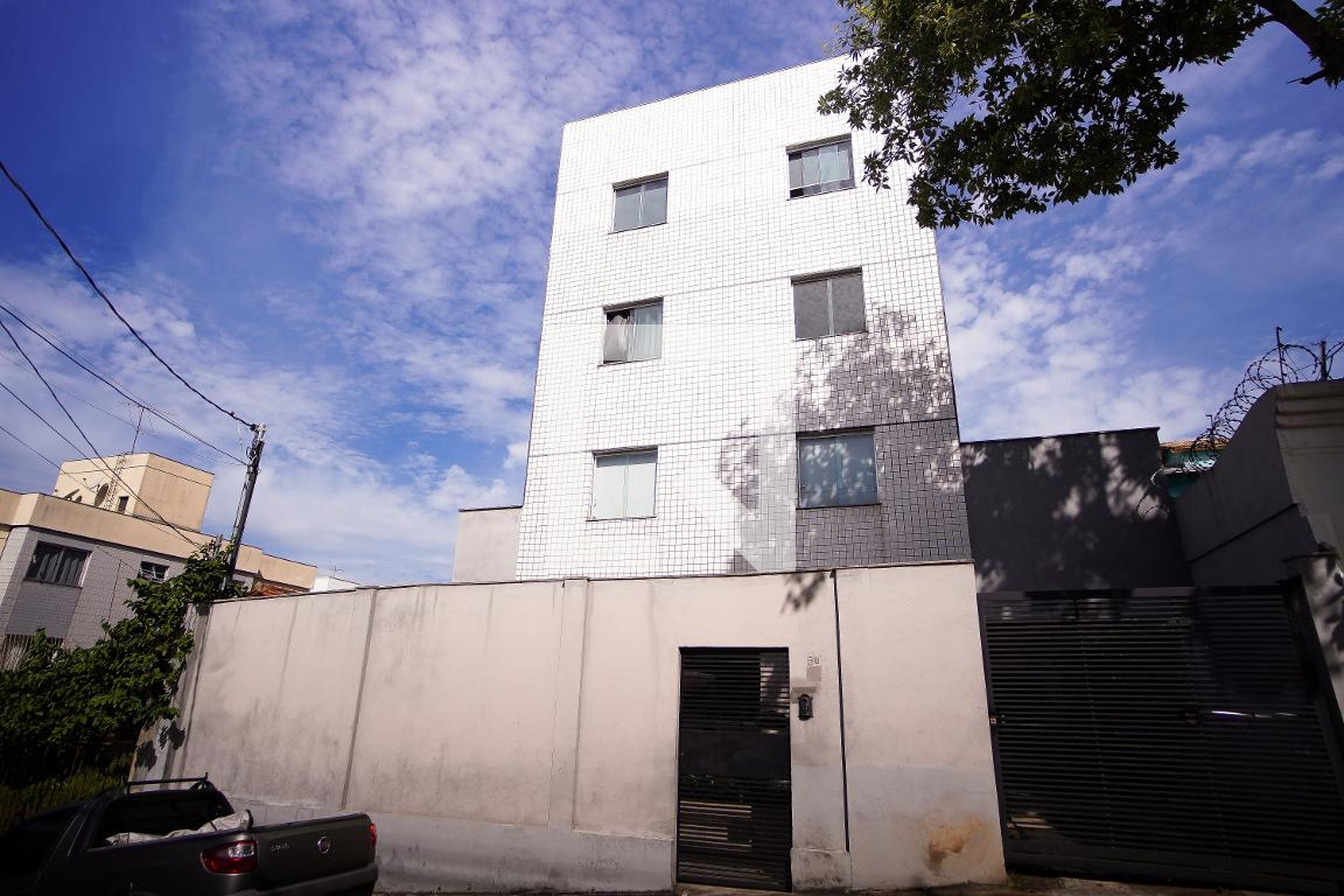 Fachada Condomínio em Rua Isaura da Sílvia, 50