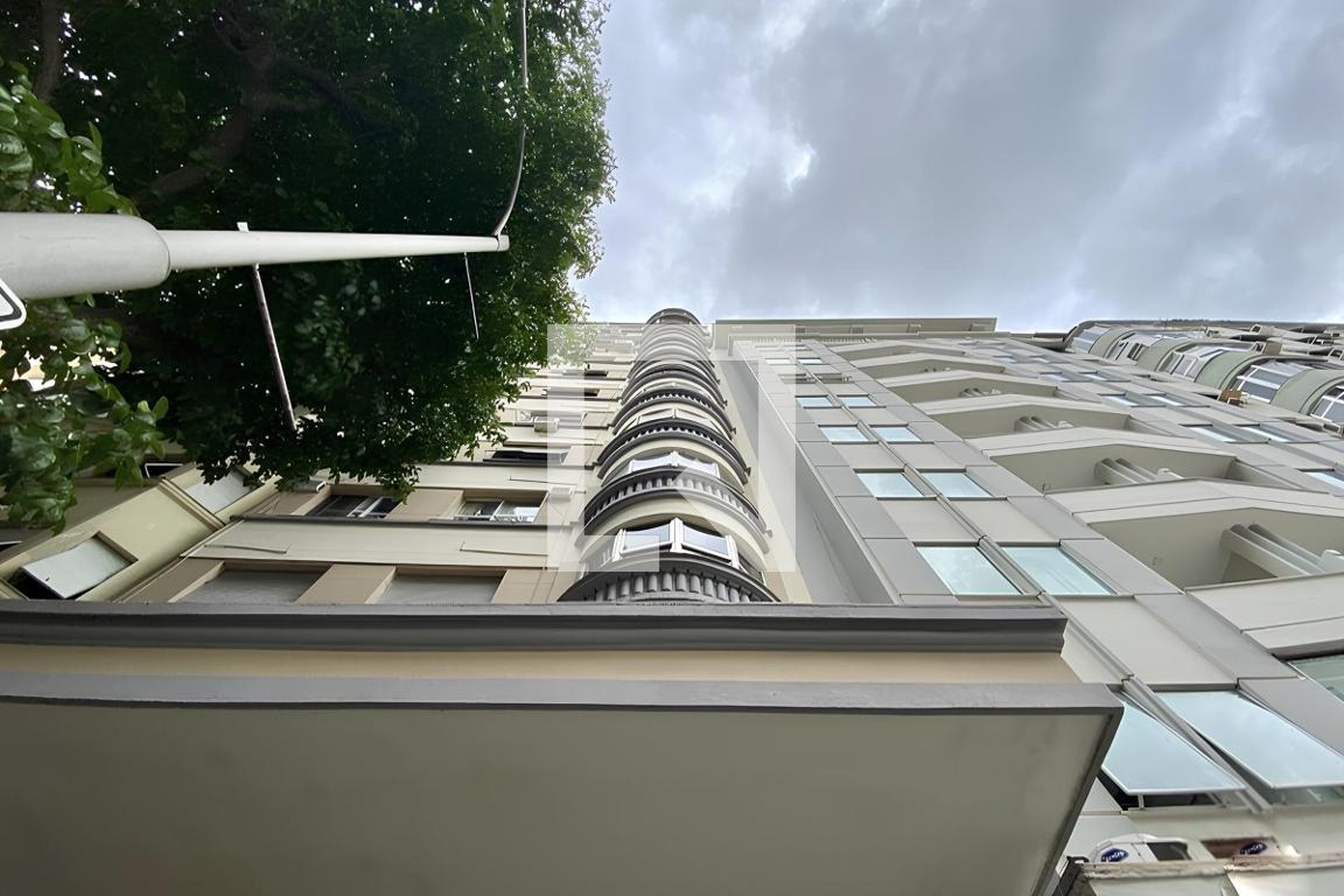 Fachada Condomínio em Av. Nossa Sra. de Copacabana, 21