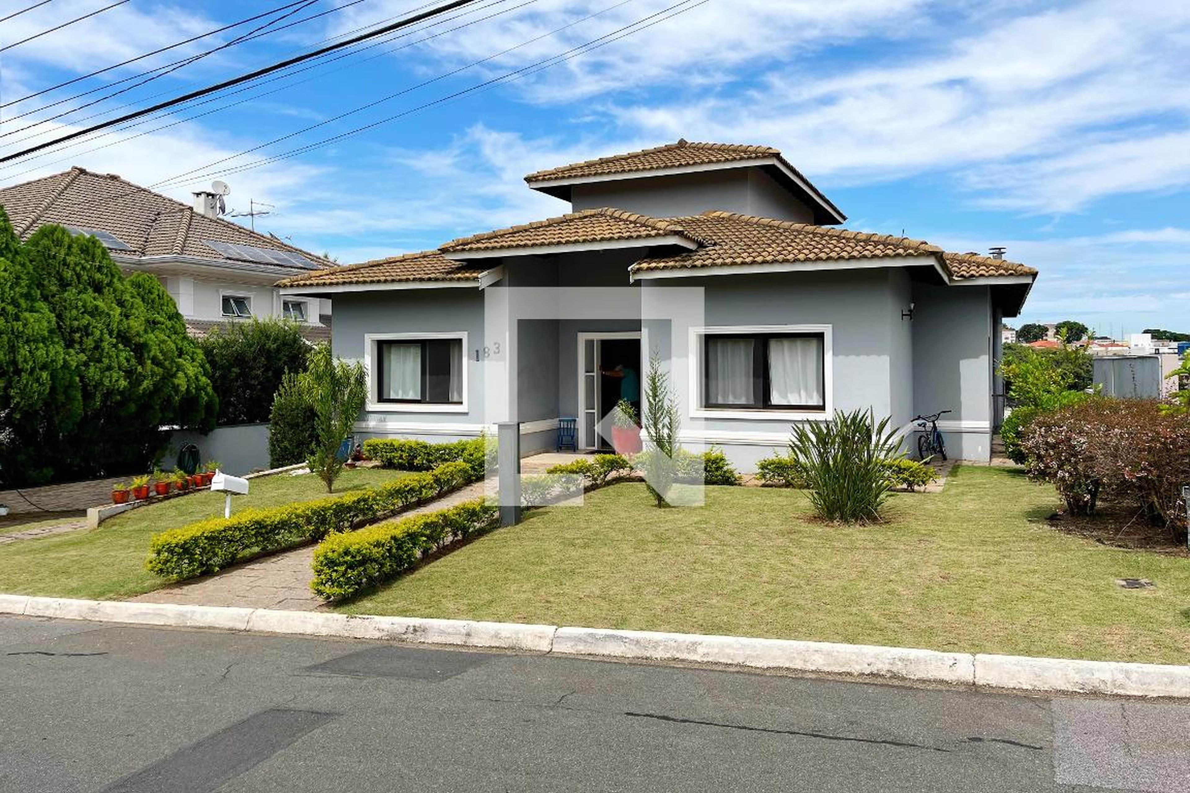 Fachada Condomínio em Rua Guarujá, 183