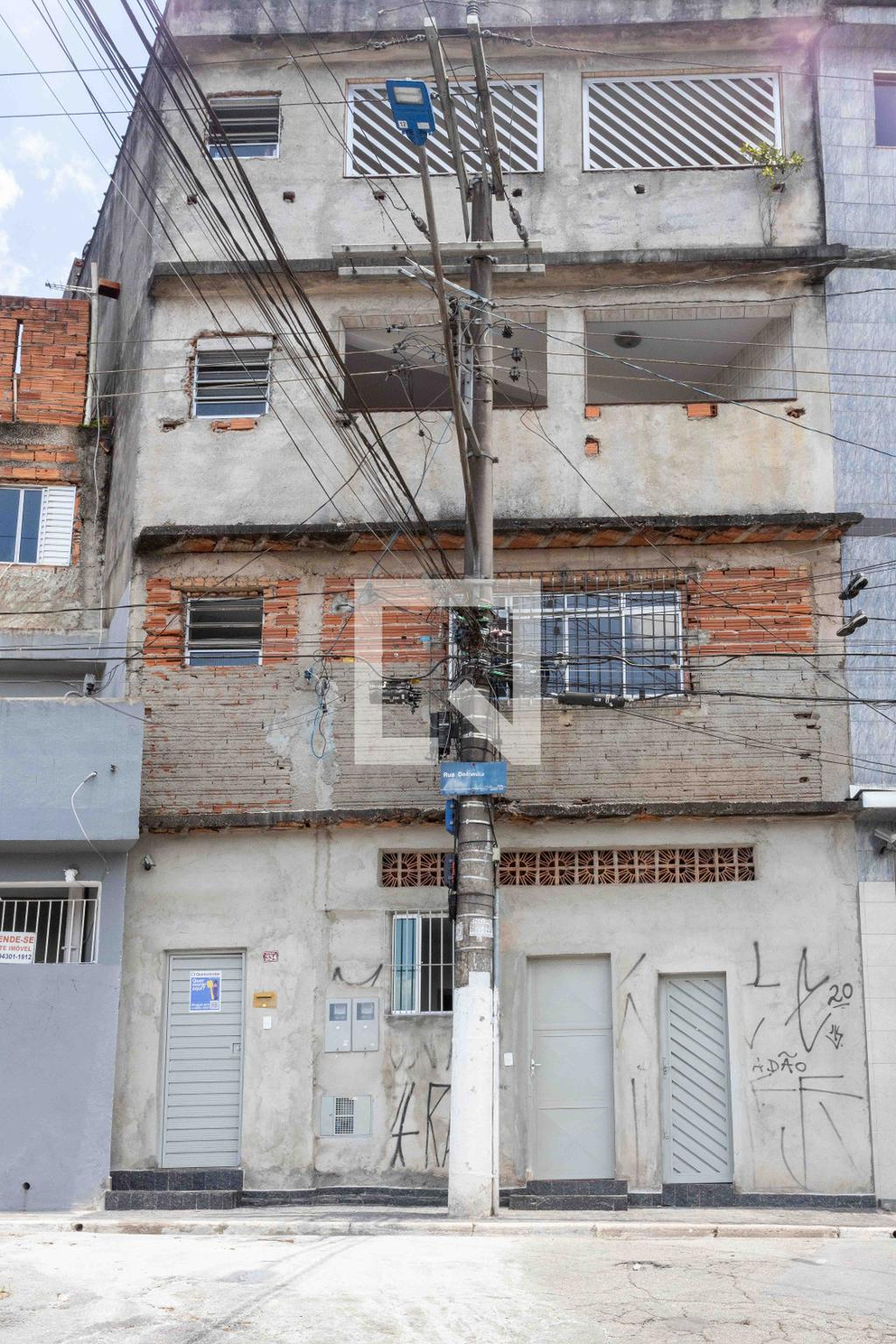 Fachada Condomínio em Rua Dolomita, 334