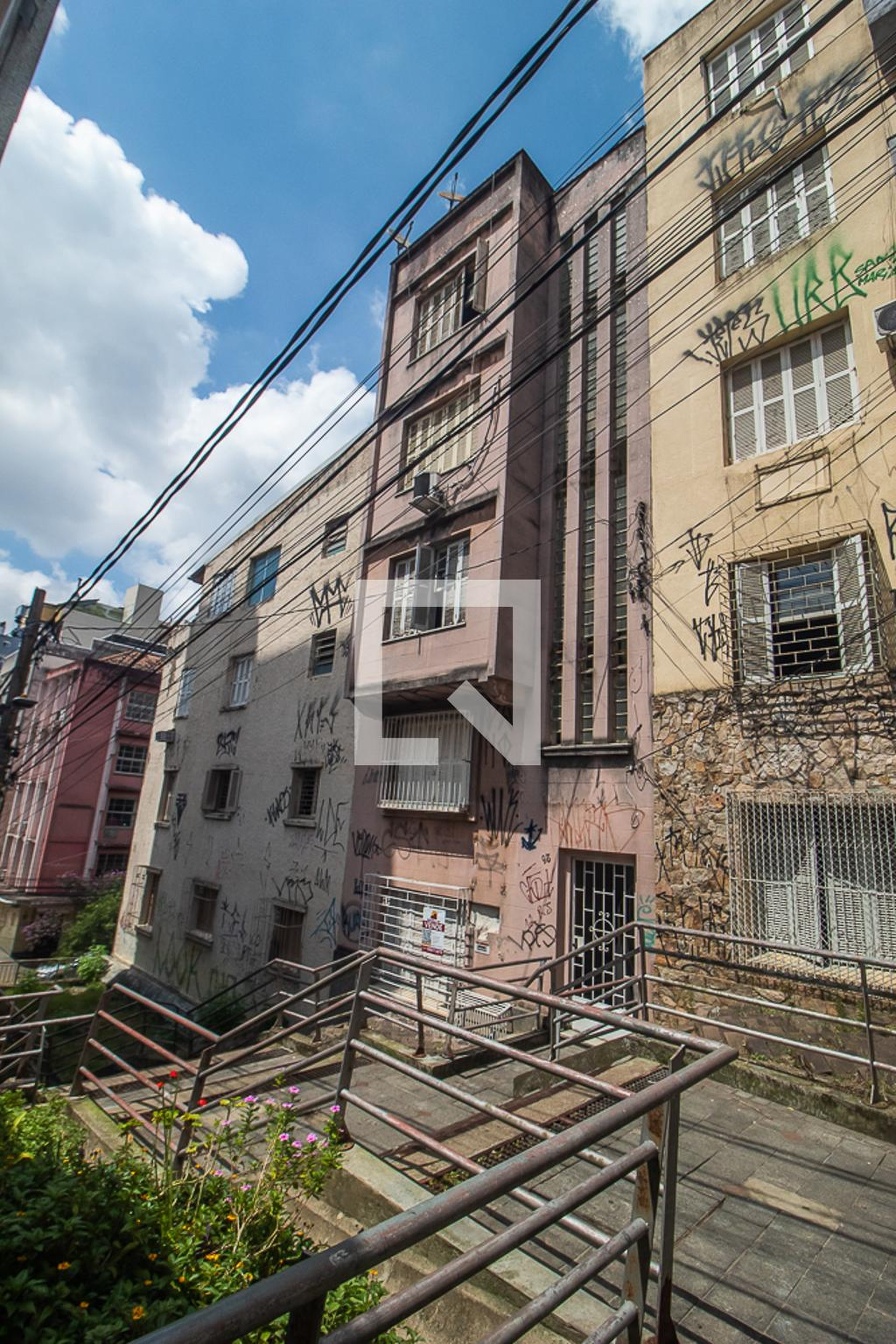 Fachada Condomínio em Rua 24 de Maio, 93