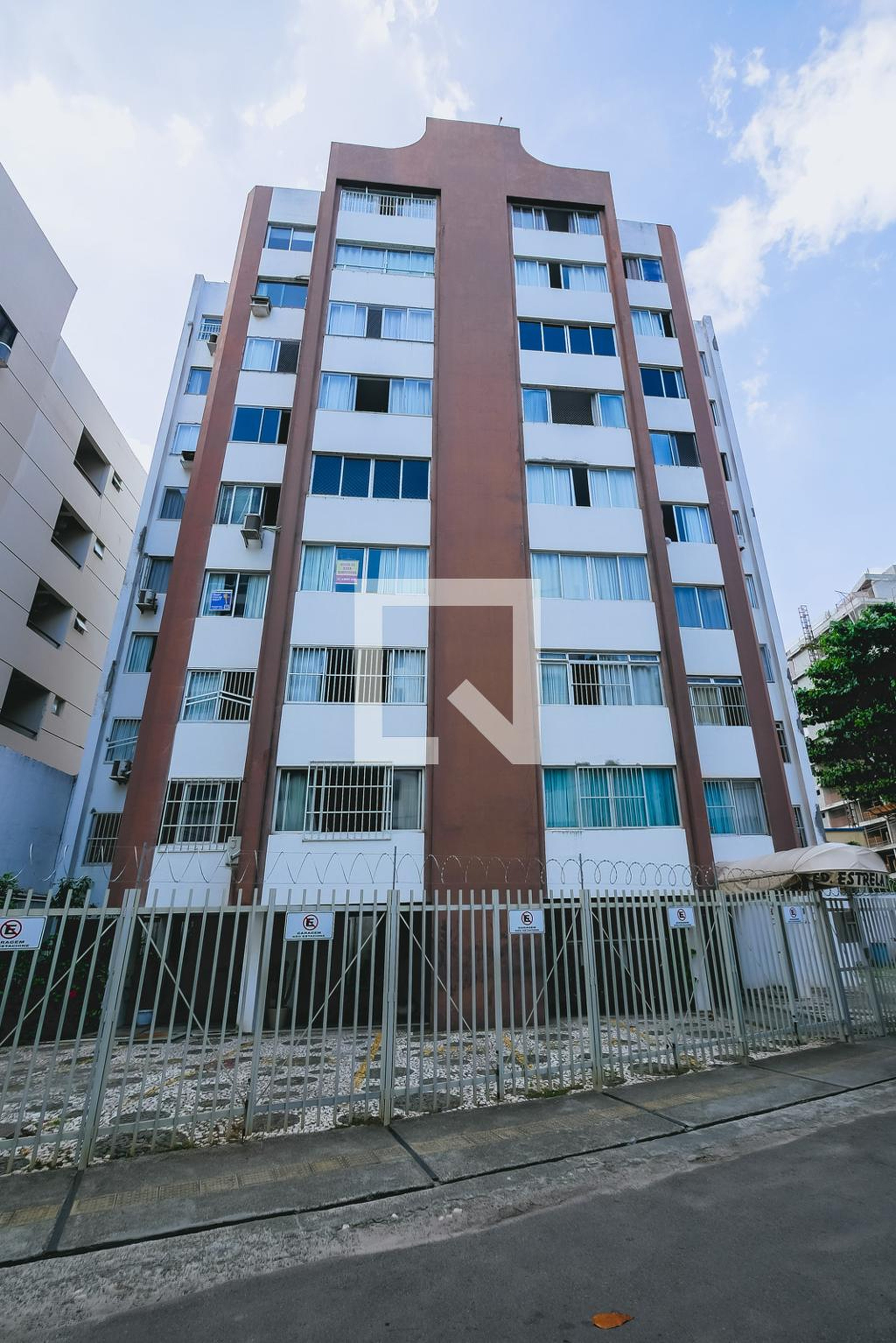 Fachada Condomínio em Rua Engenheiro Milton Oliveira, 114