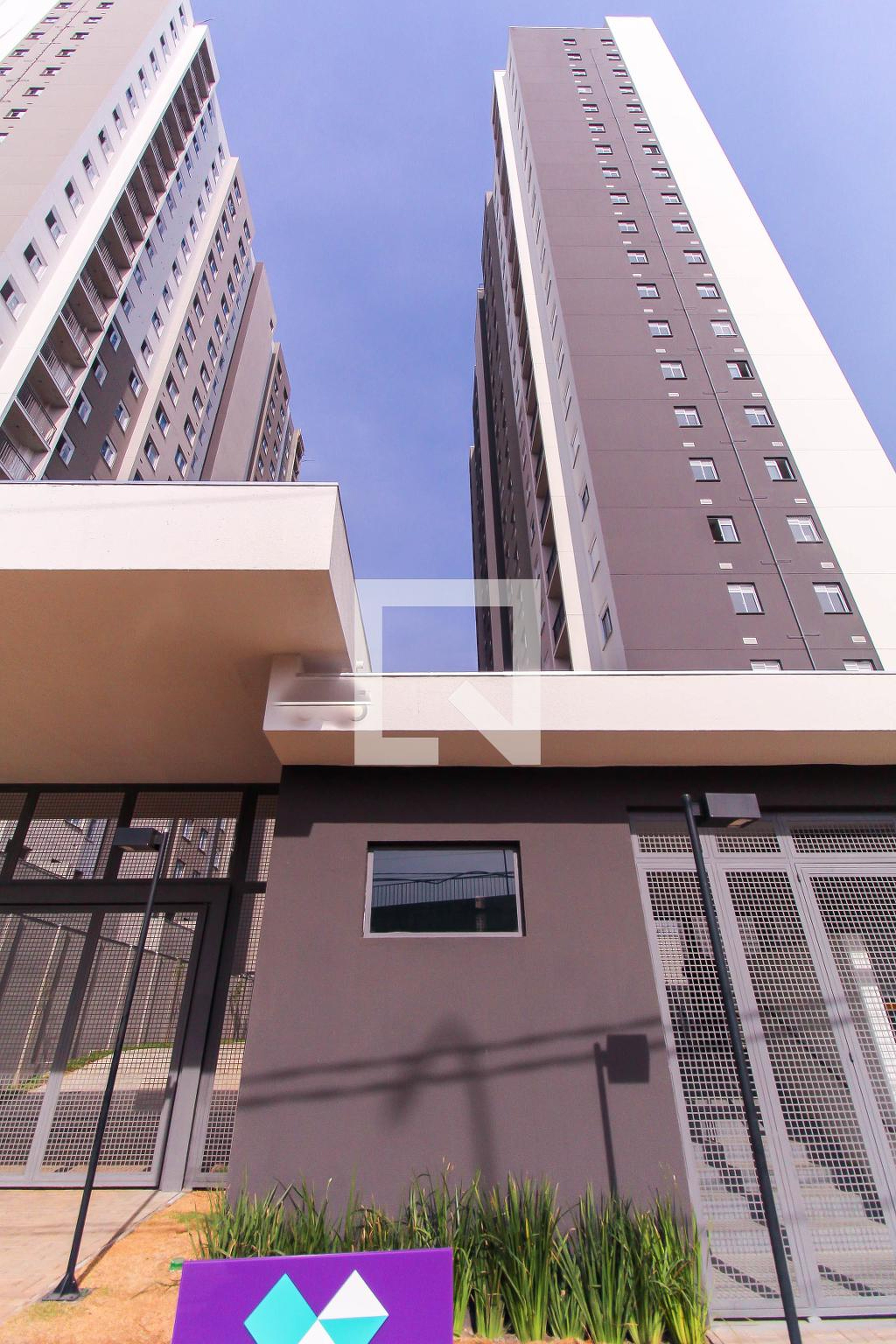 Fachada Condomínio em Rua Siqueira Bueno, 676