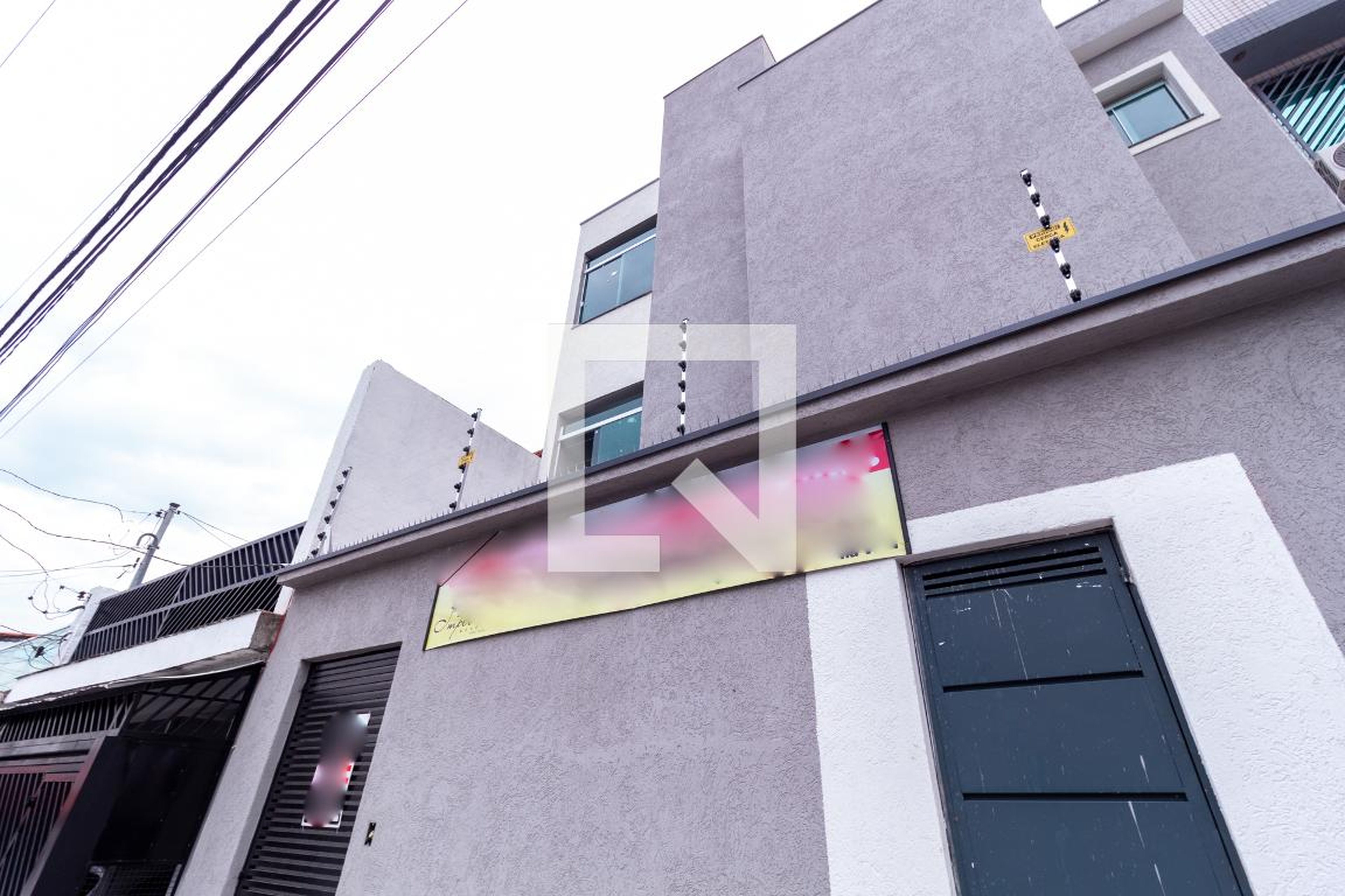 Fachada Condomínio em Rua Rodrigues Velho, 114