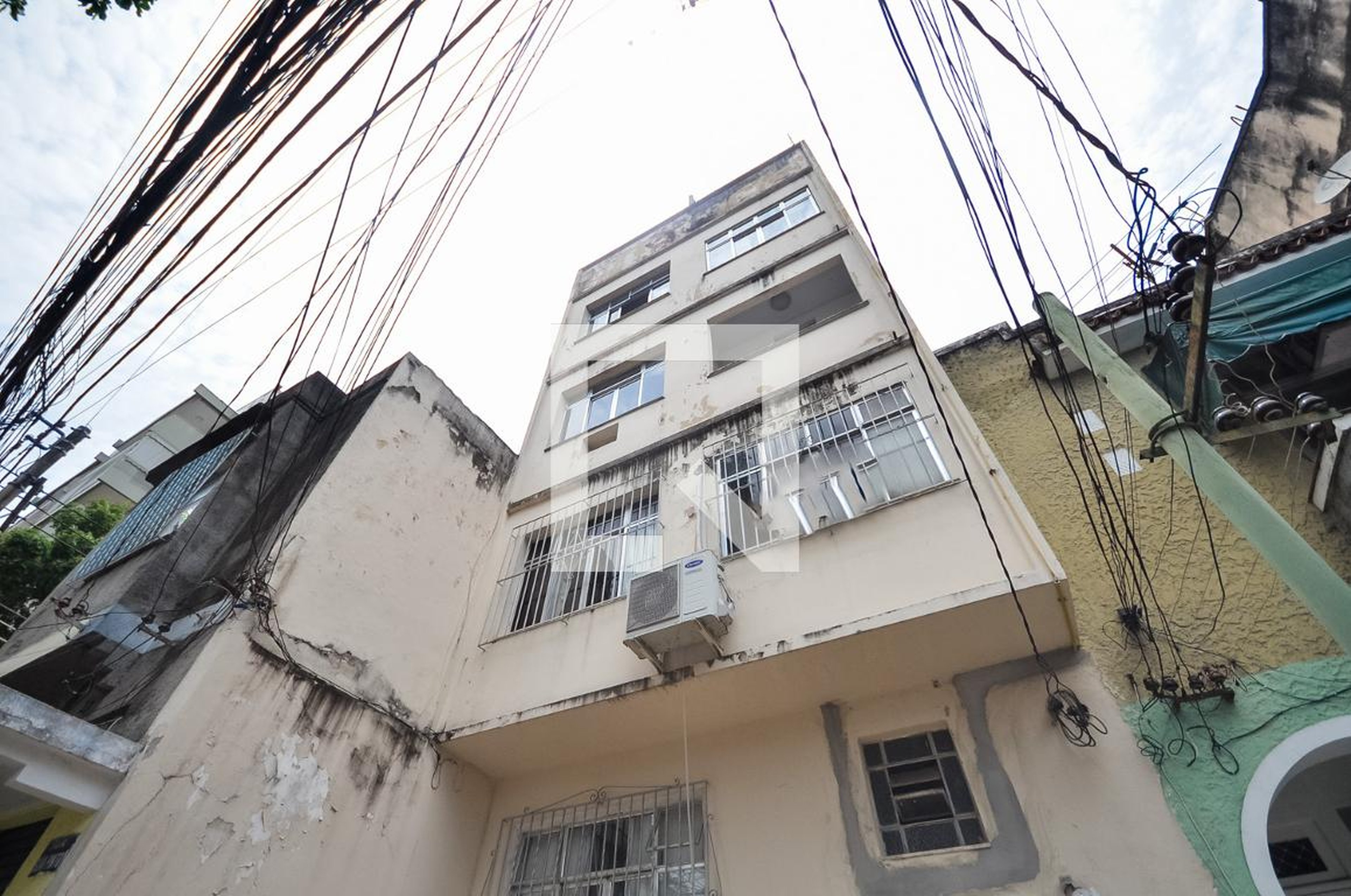 Fachada Condomínio em Rua Silva Pinto, 100