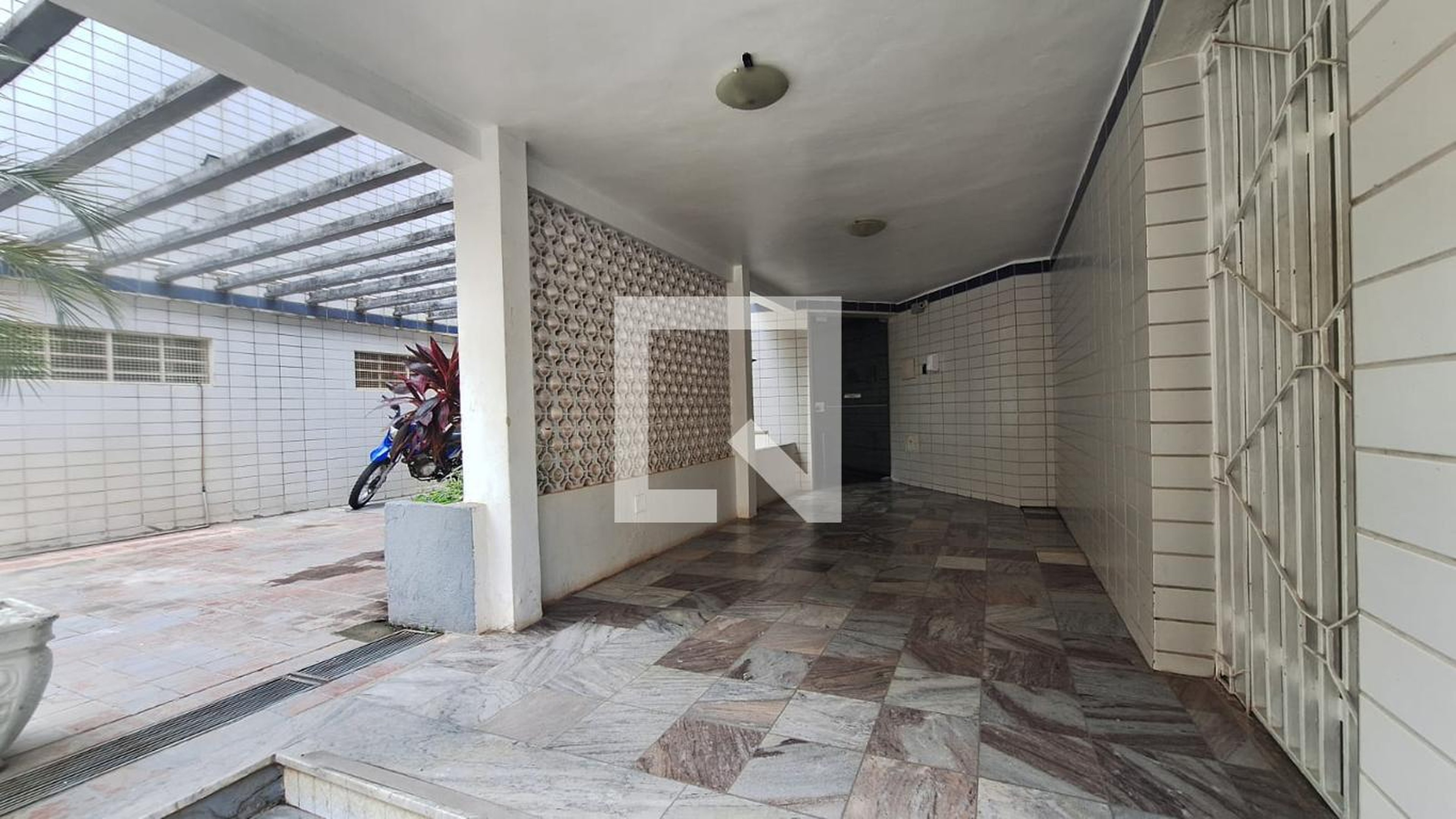 Entrada do prédio Condomínio em Rua Angustura, 53