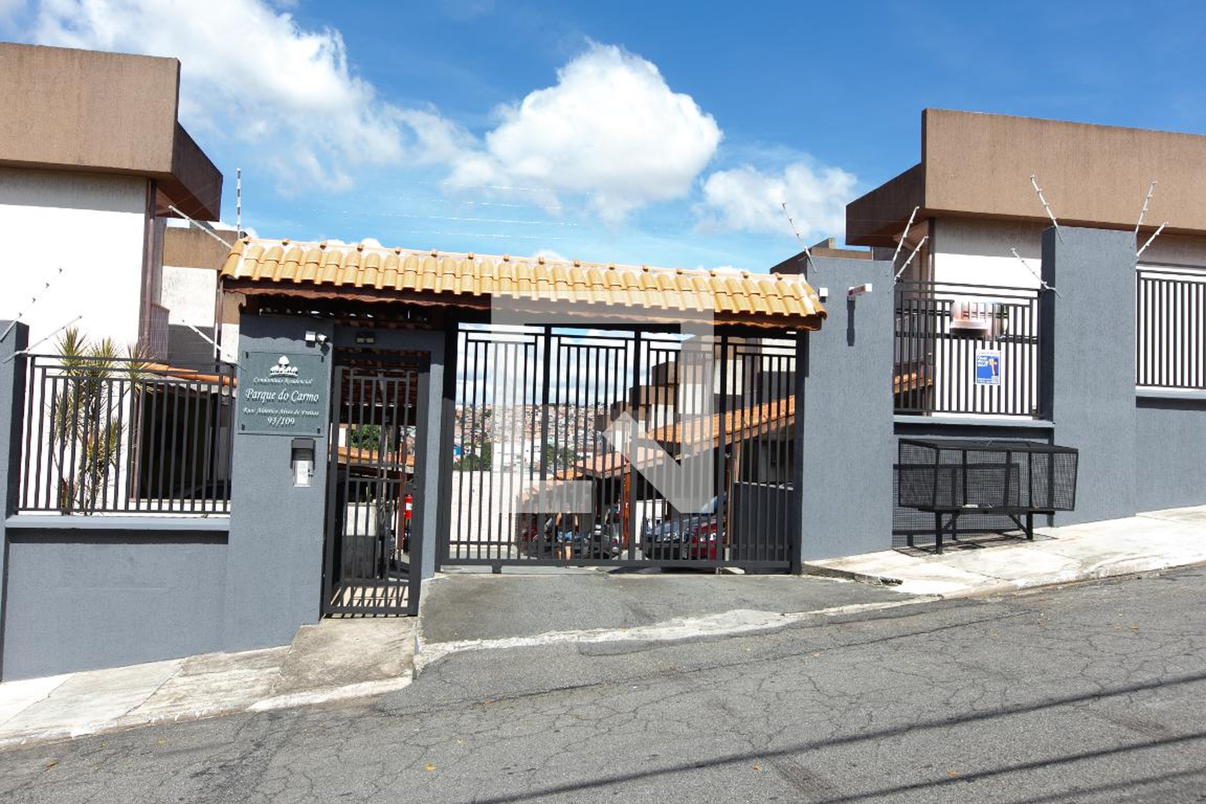 Fachada do Condomínio Condomínio em Rua Alderico Alves de Freitas, 93