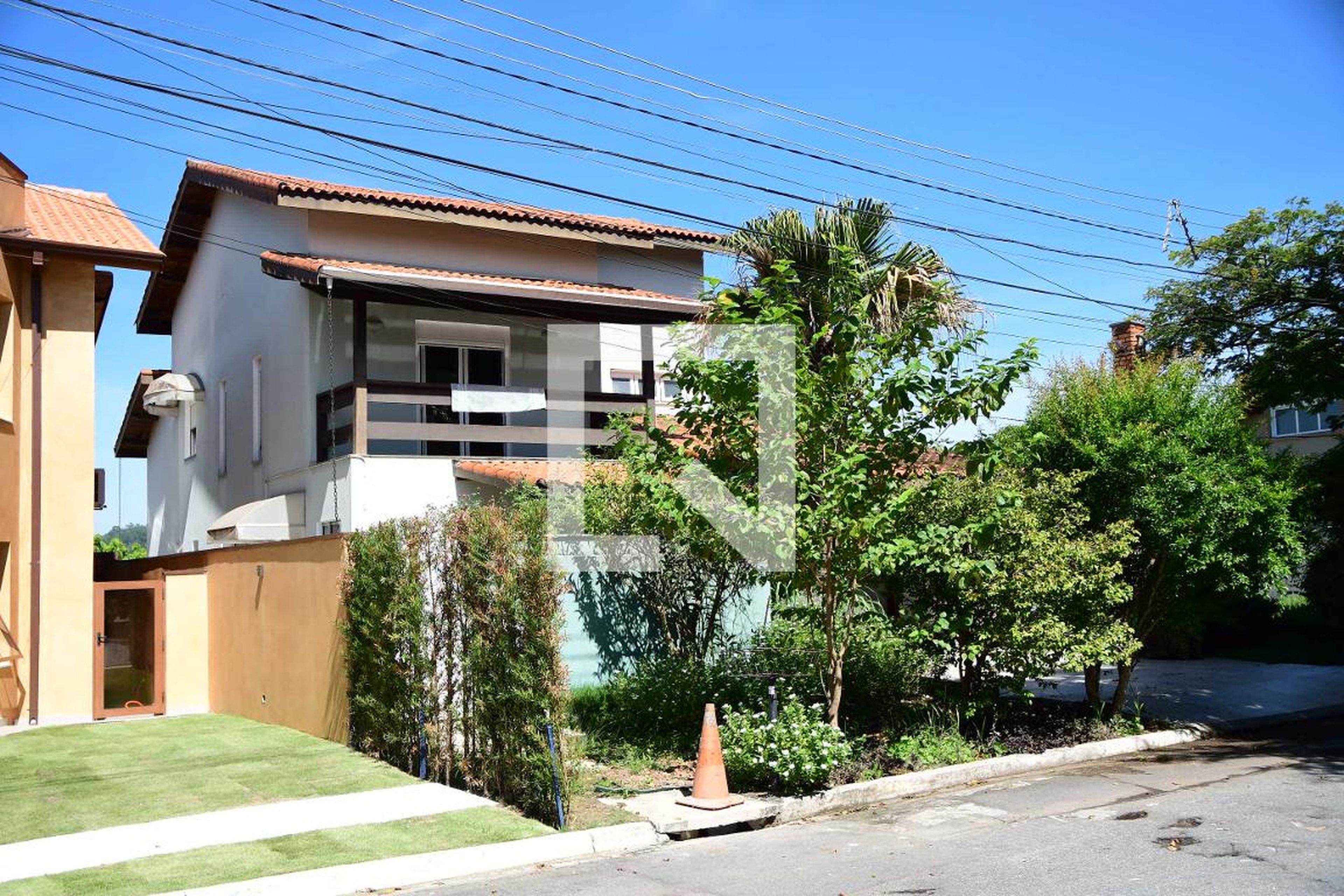 Fachada Condomínio em Rua Aires da Cunha, 458
