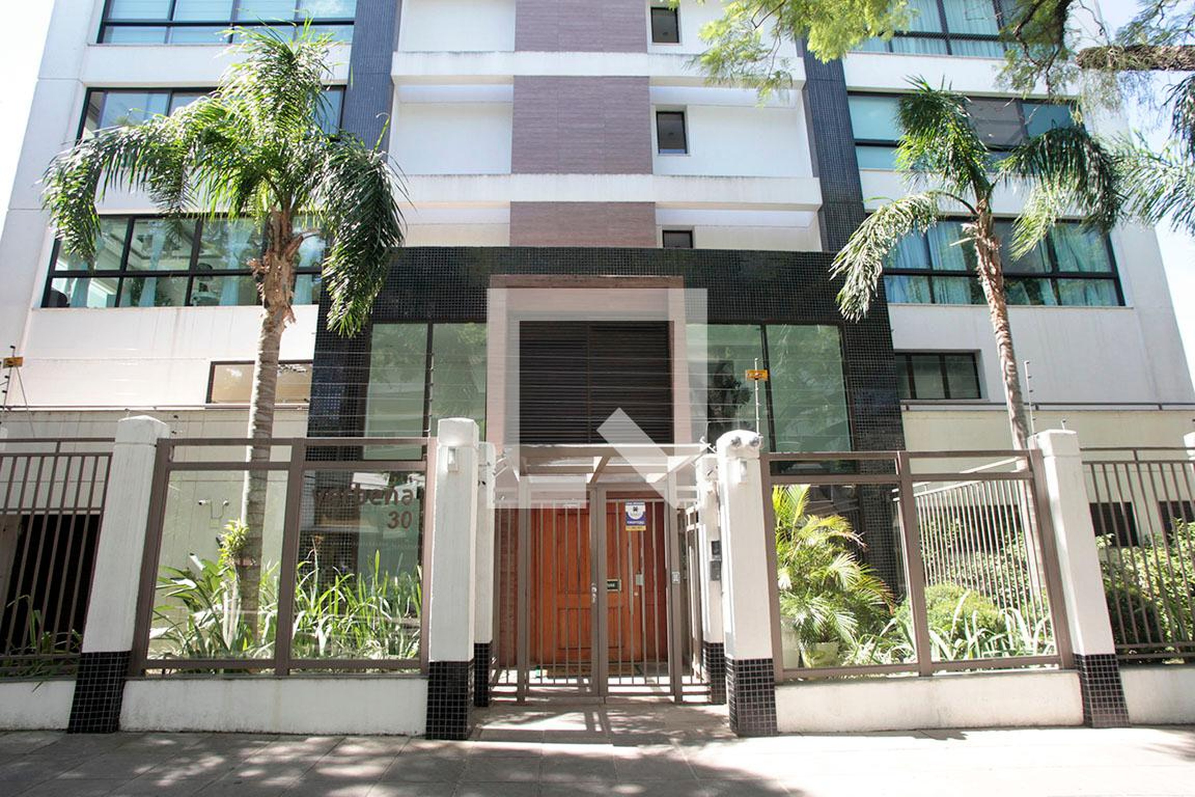 Fachada Condomínio em Rua Cabral, 30