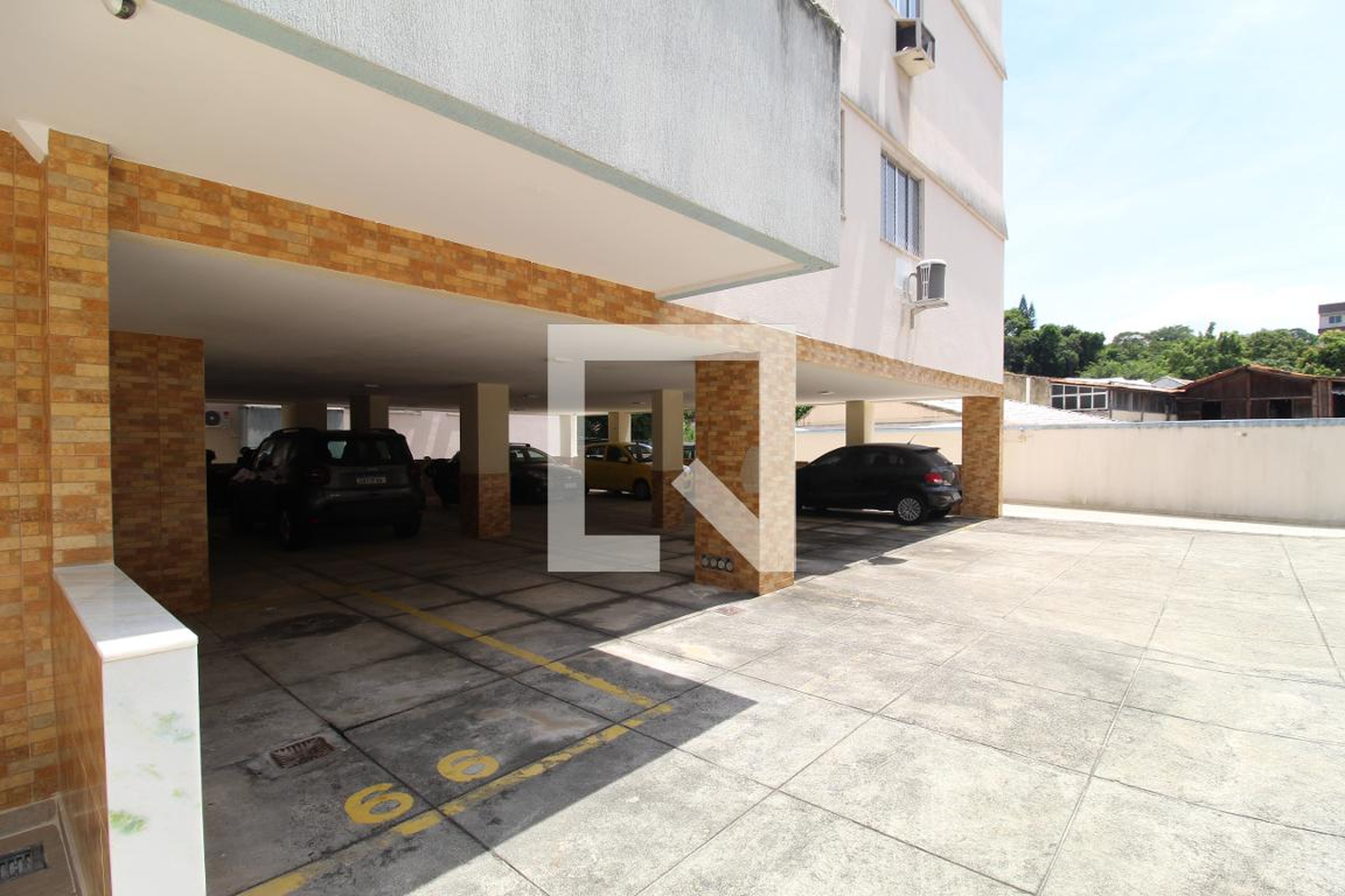 Estacionamento - Residencial Luana