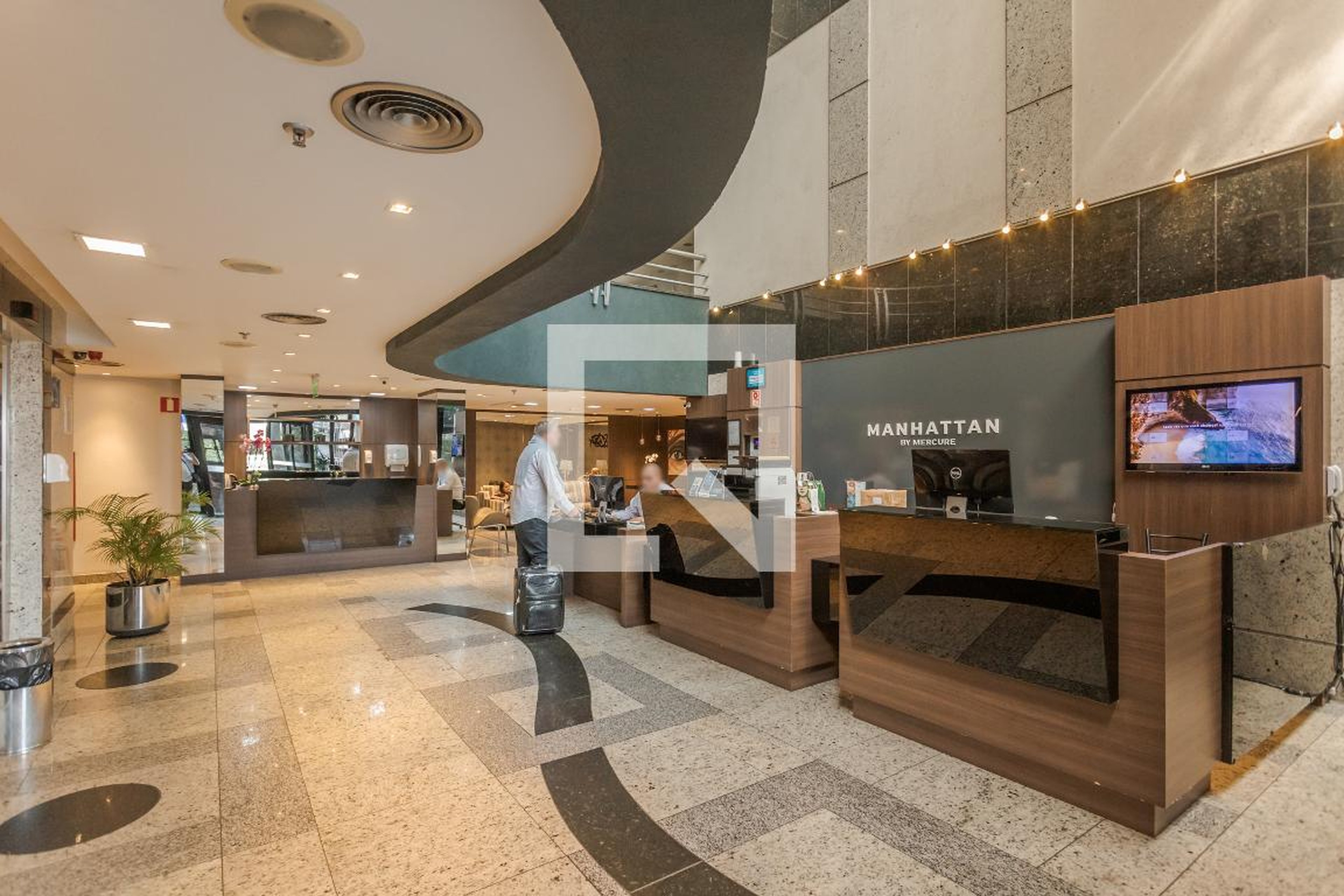 Hall de entrada - Manhattan Porto Alegre BY Mercure