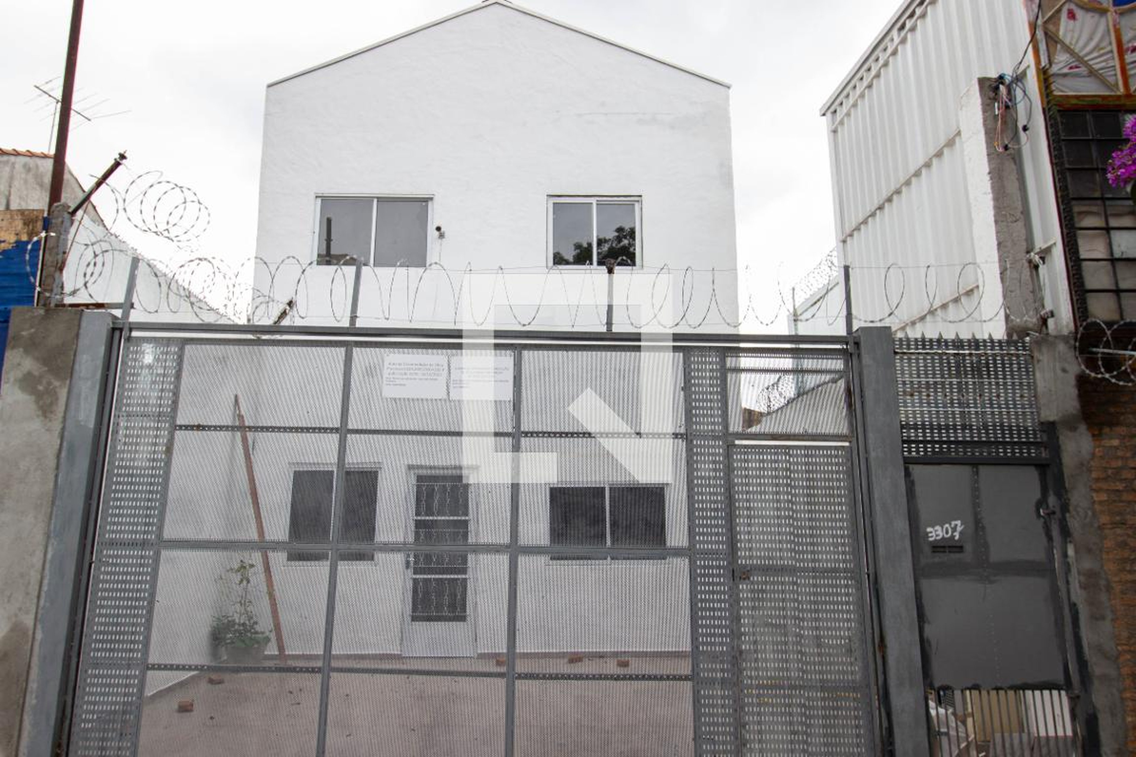 Fachada do Condomínio Condomínio em Rua Cipriano Barata, 3307