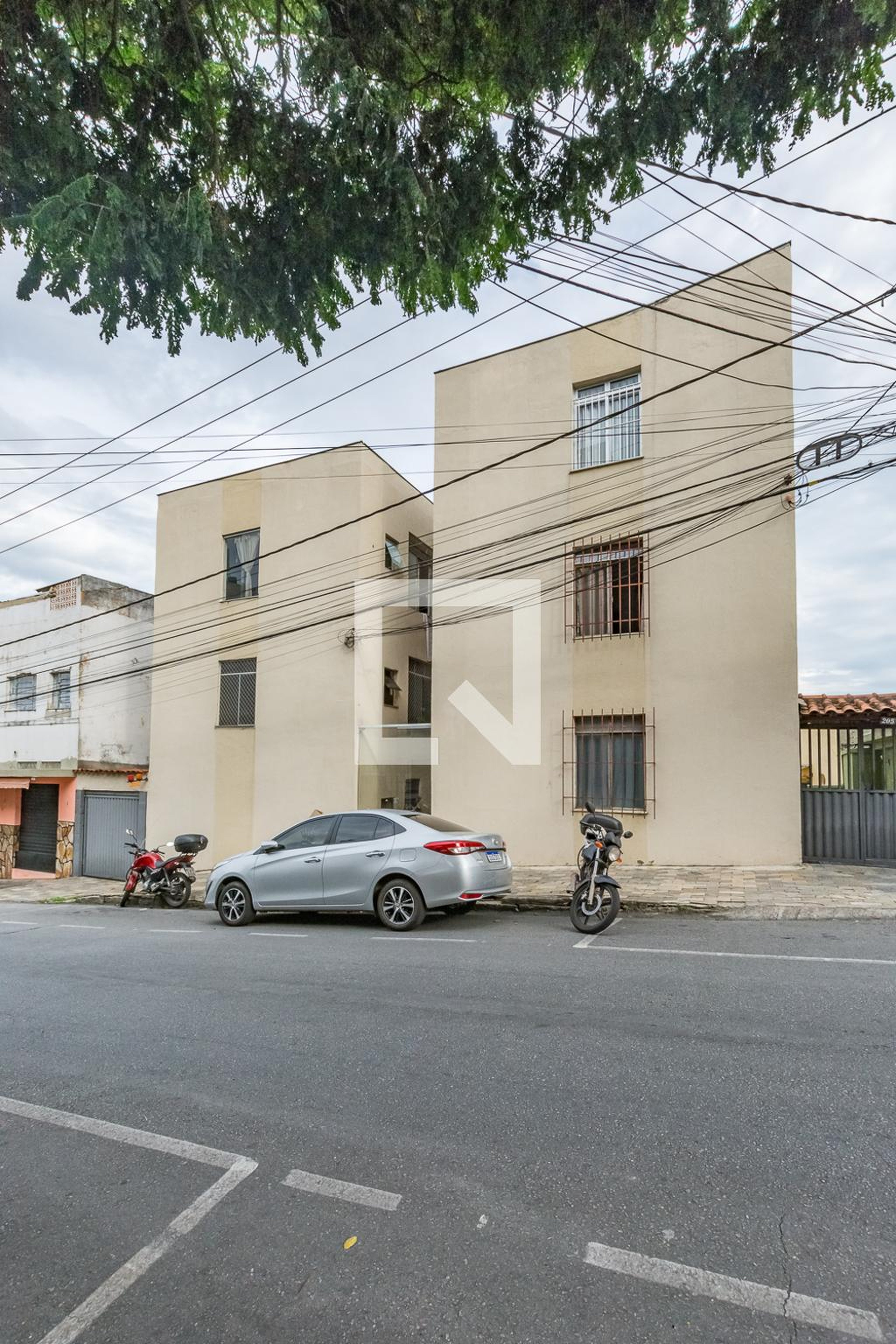Fachada Condomínio em Rua Agostinho Bretas, 205