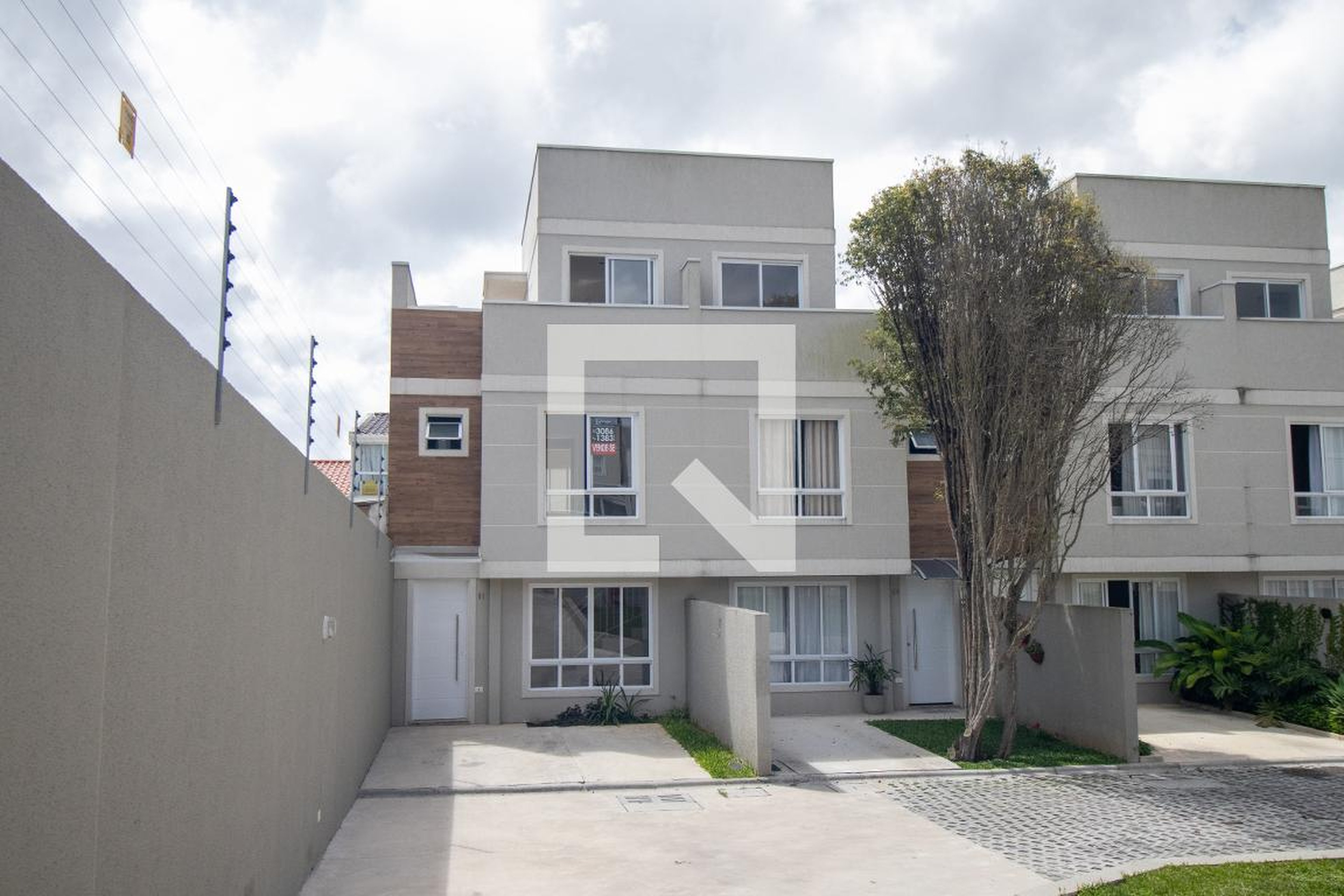 Fachada Condomínio em Rua Roberto Gava, 75