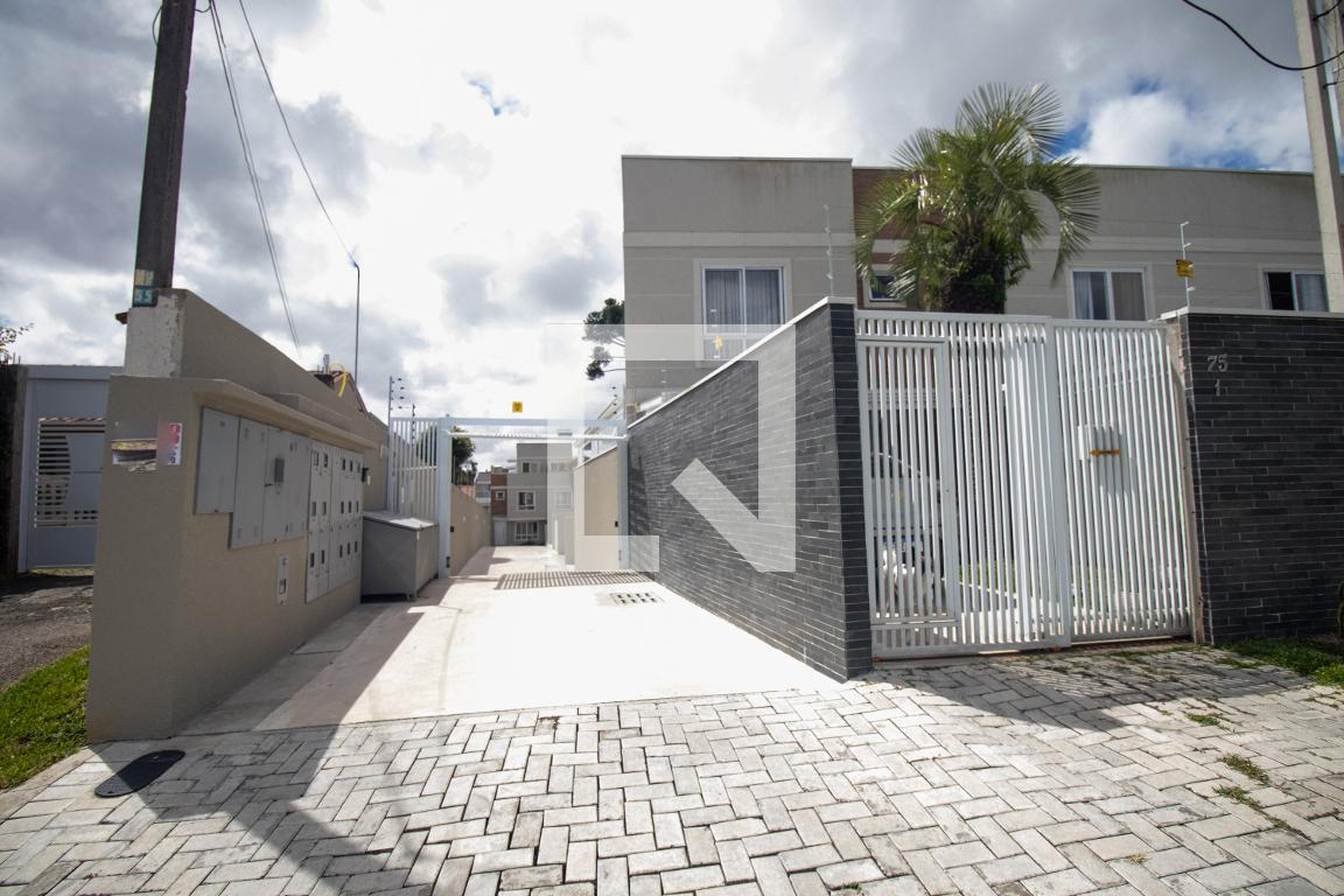 Fachada do Condomínio Condomínio em Rua Roberto Gava, 75