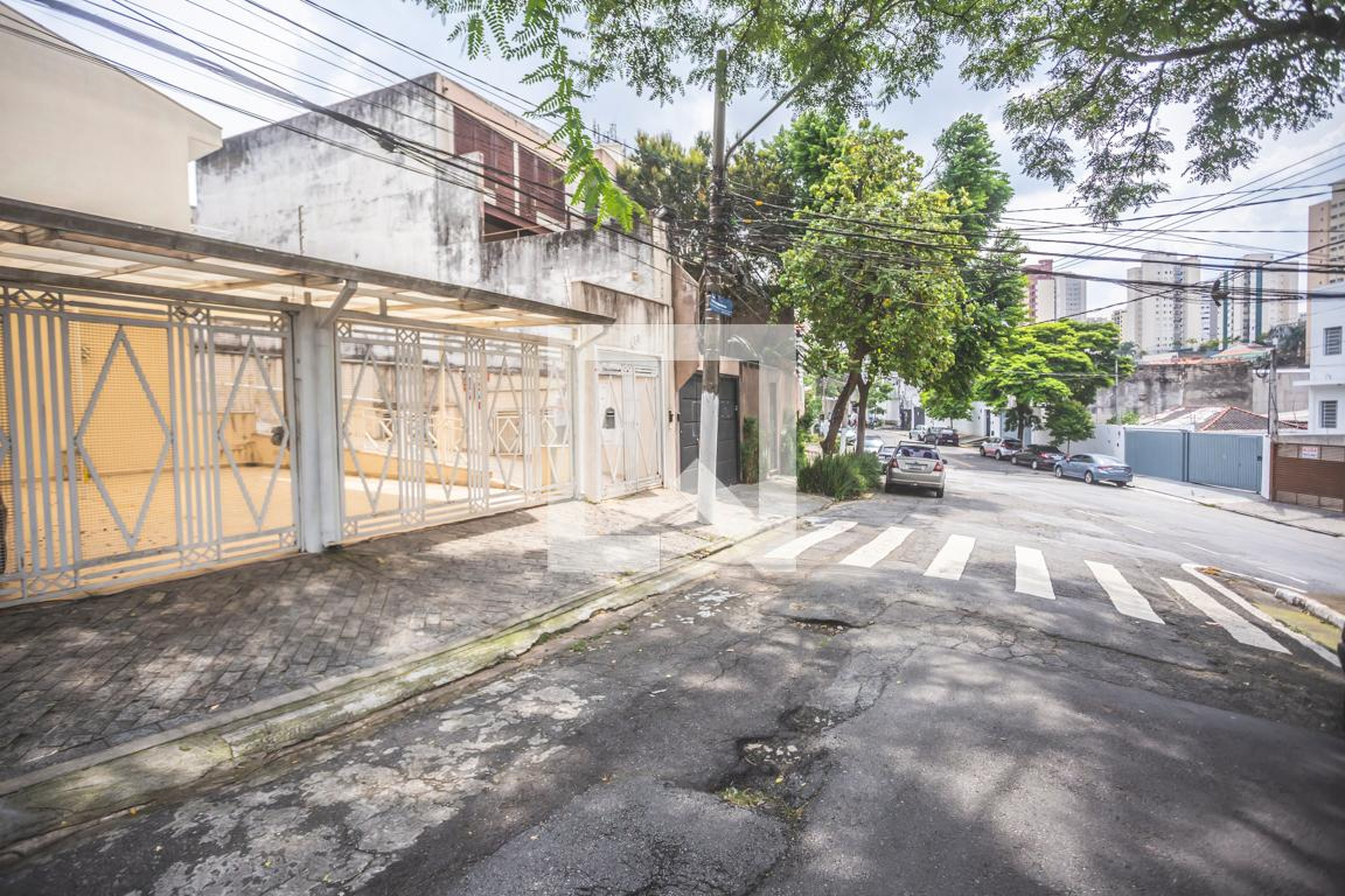 Fachada Condomínio em Rua Catulo da Paixão Cearense, 680