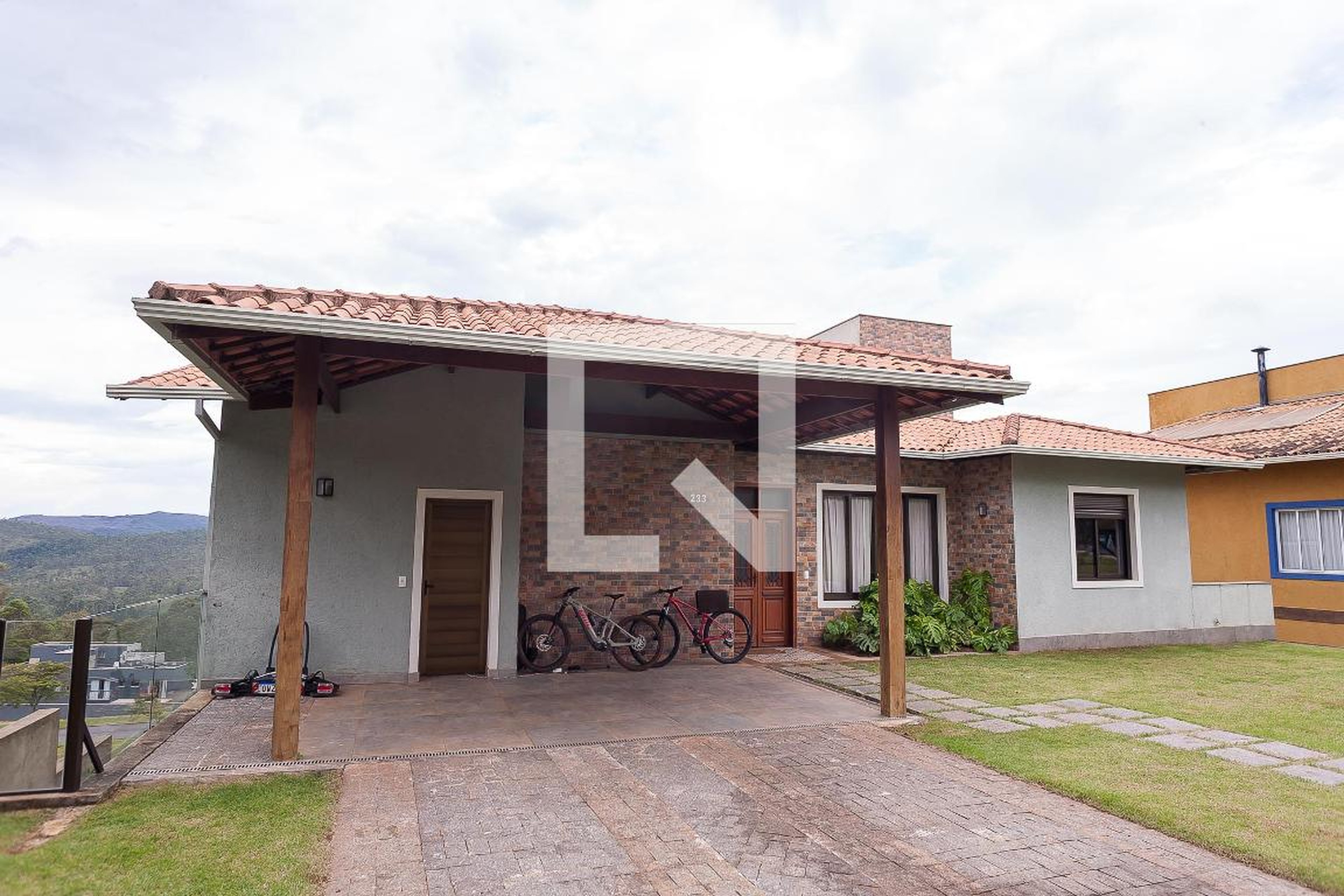 fachada Condomínio em Rua Rubi, 233