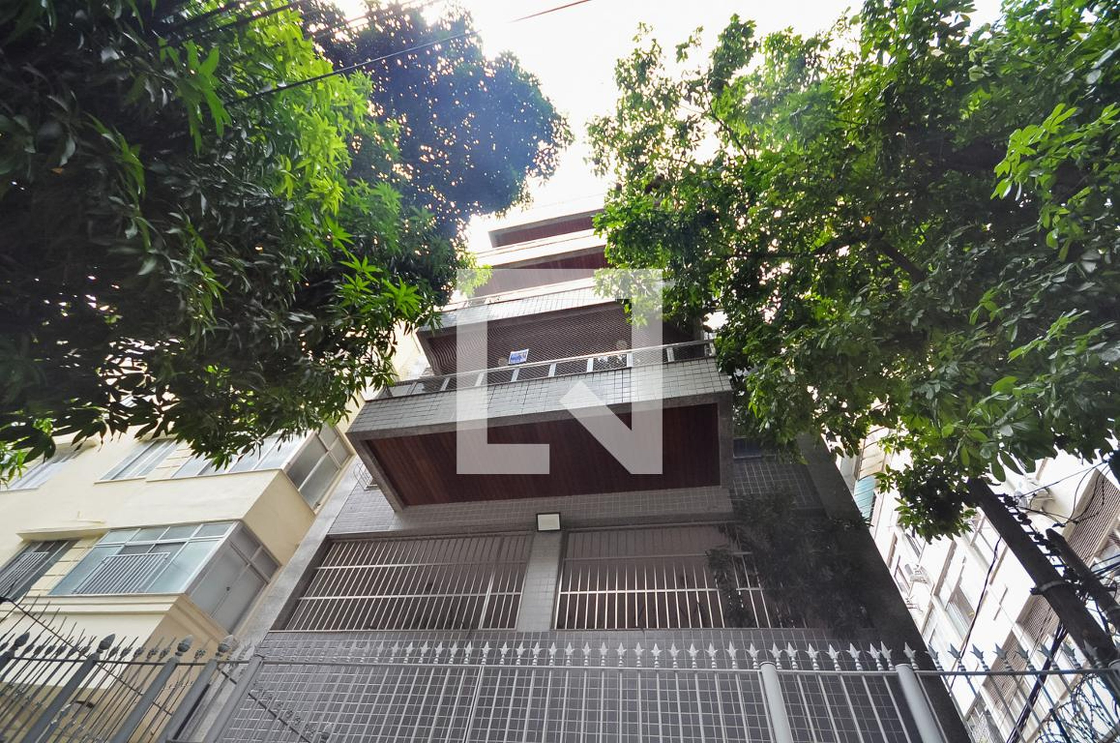 Fachada Condomínio em Rua Martins Pena, 40