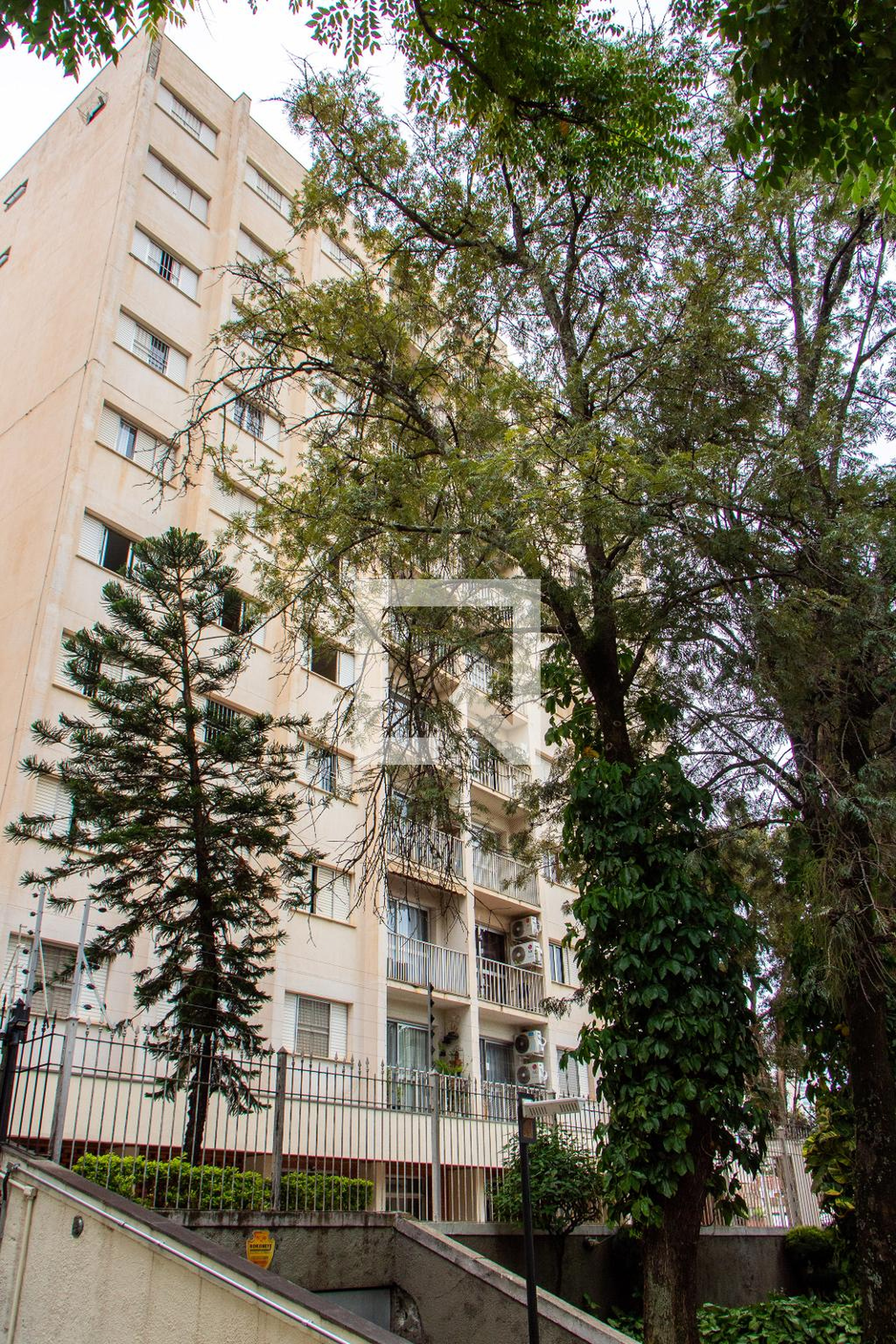 FACHADA Condomínio em Rua Quirino do Amaral Campos, 115