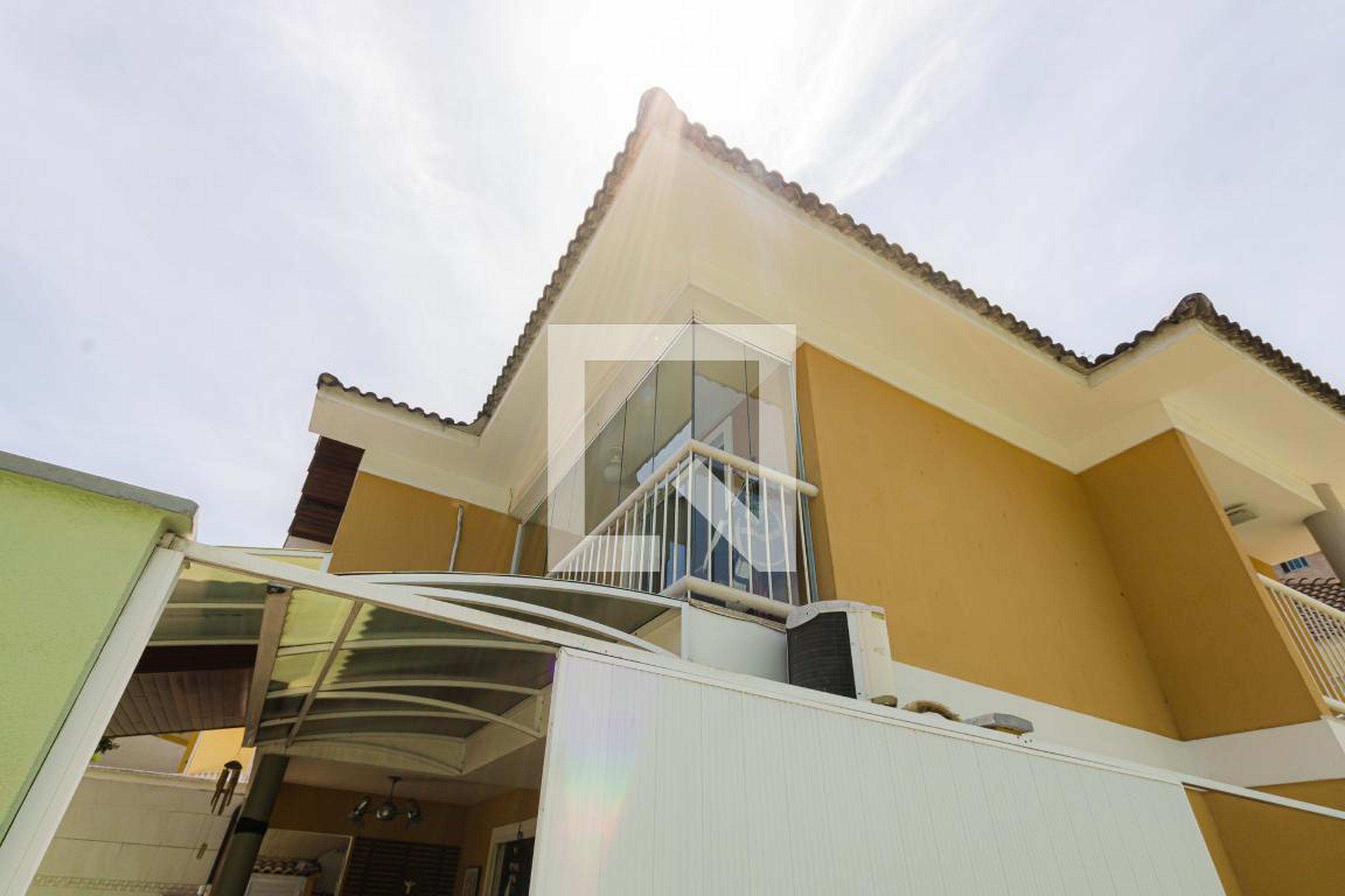 Fachada Condomínio em Rua Zoroastro Pamplona, 61