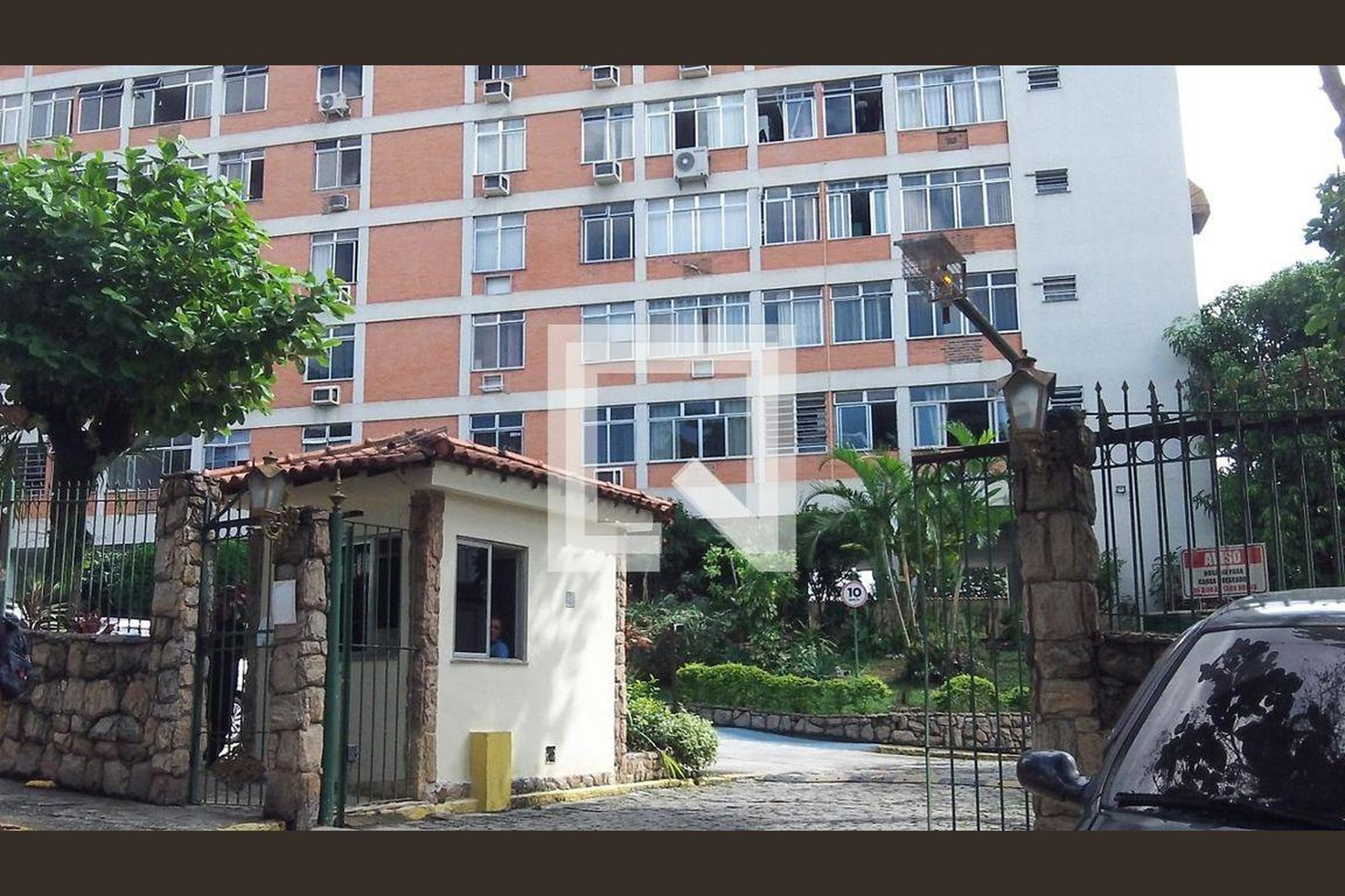 Fachada Condomínio em Estrada do Tindiba, 35