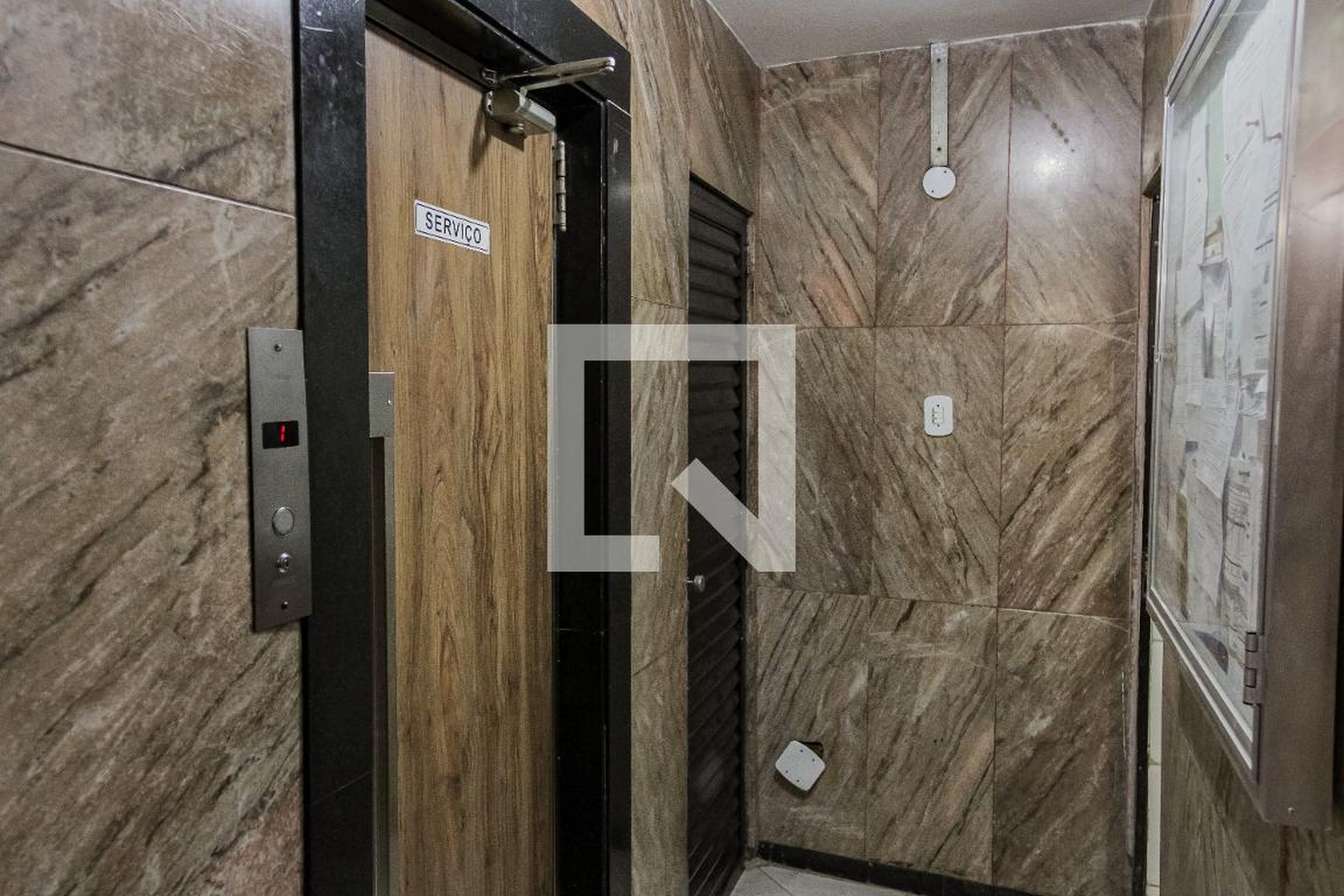 Elevador - Edifício Santayana