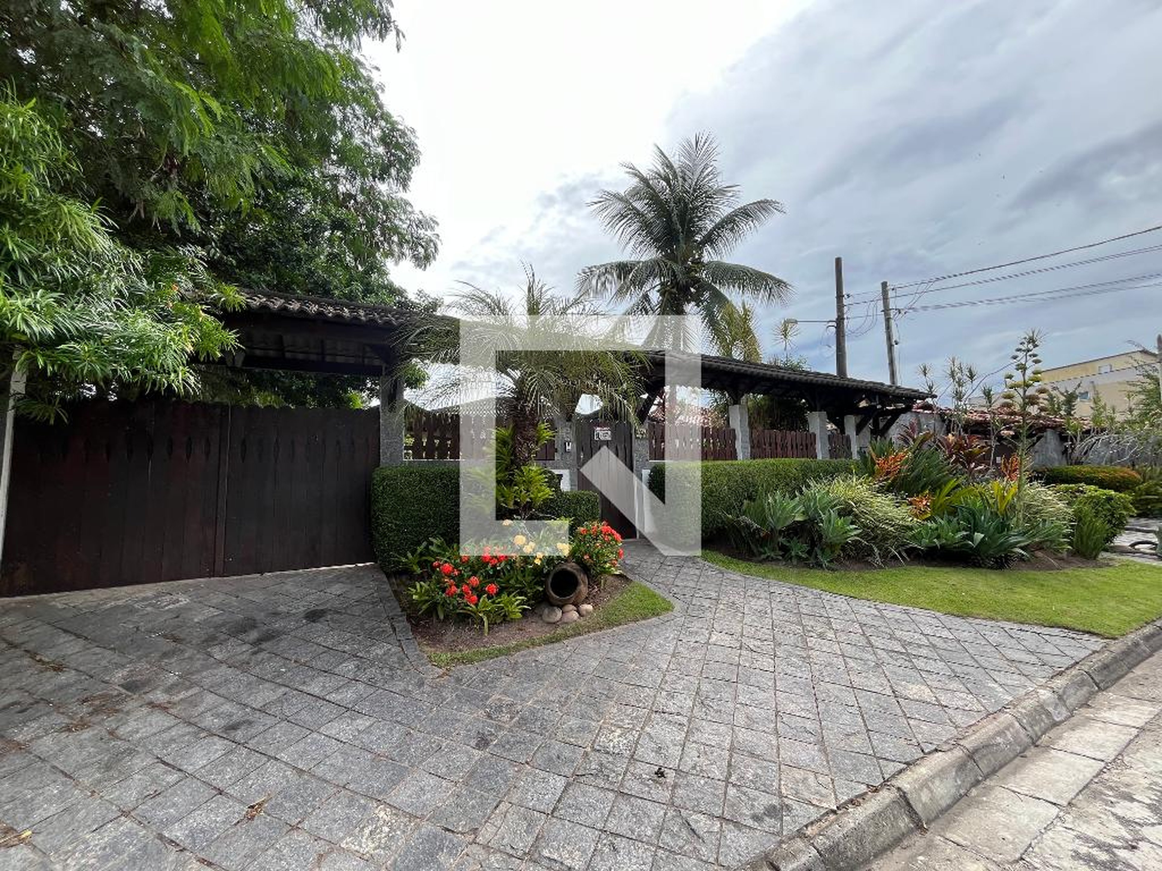 Fachada Condomínio em Rua Pau Marfim, 234