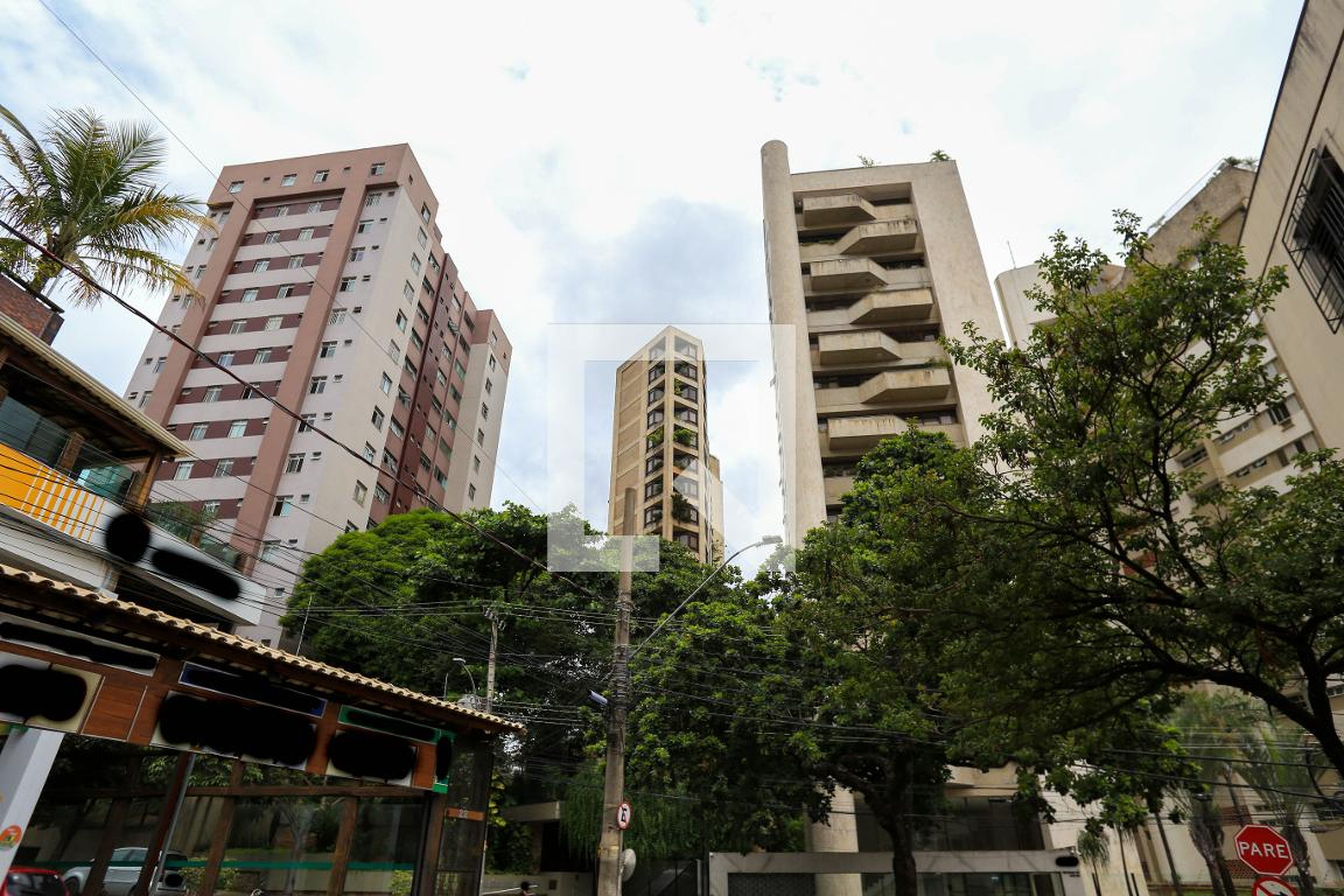 Fachada Condomínio Amendoeiras