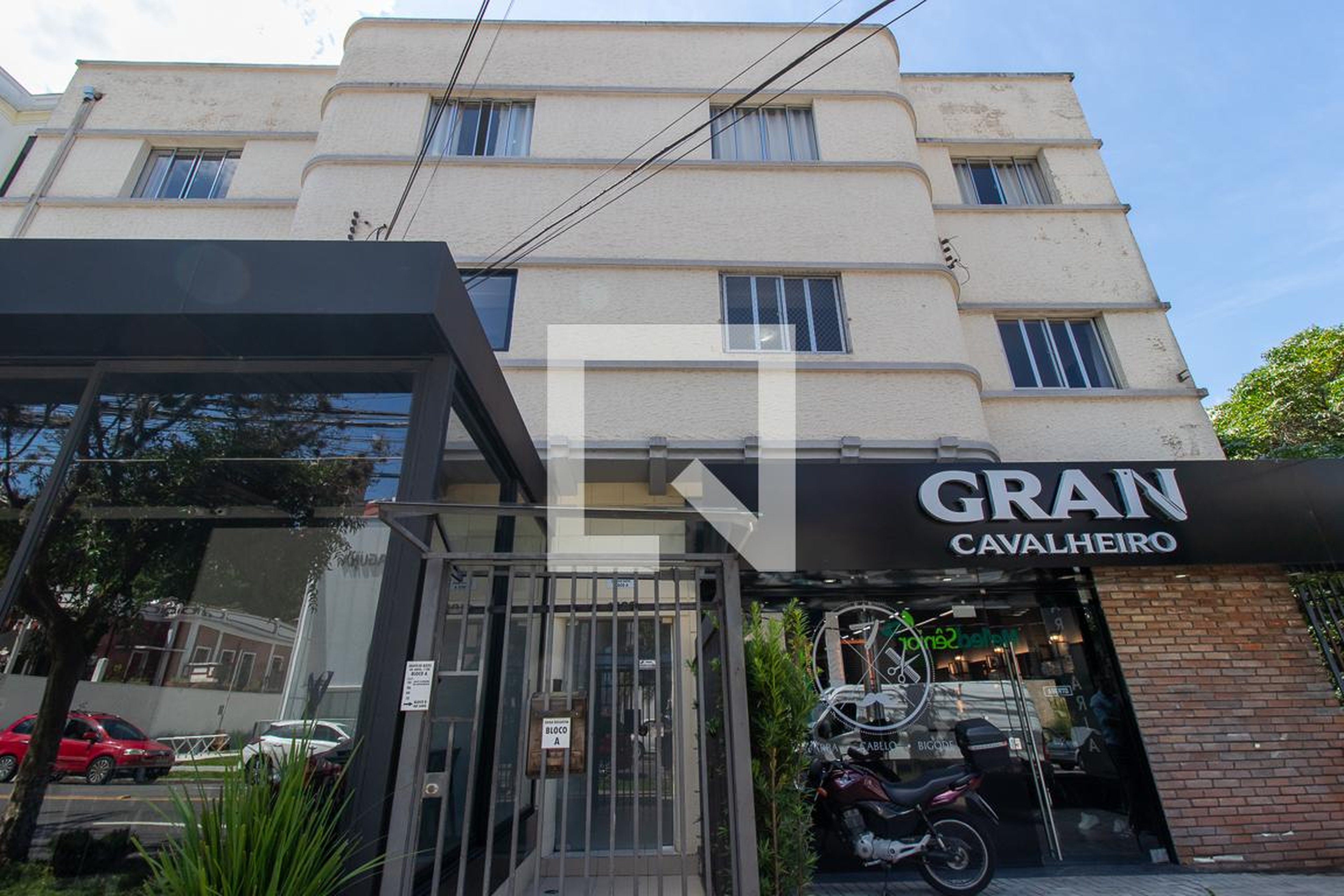 Fachada do Prédio Condomínio em Praça Miguel Couto, 1700