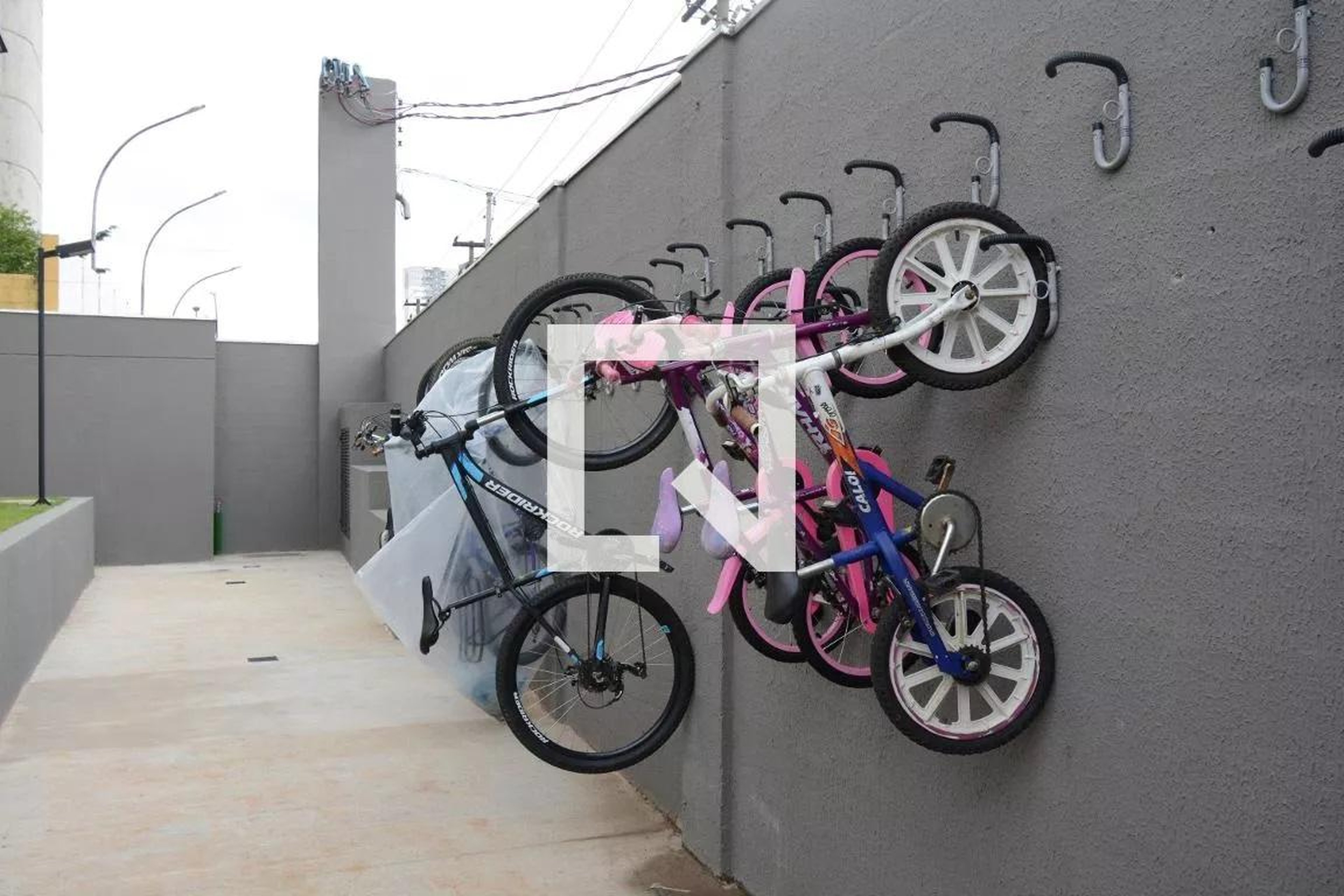 Bicicletário Condomínio em Avenida Vereador João de Luca, 1789