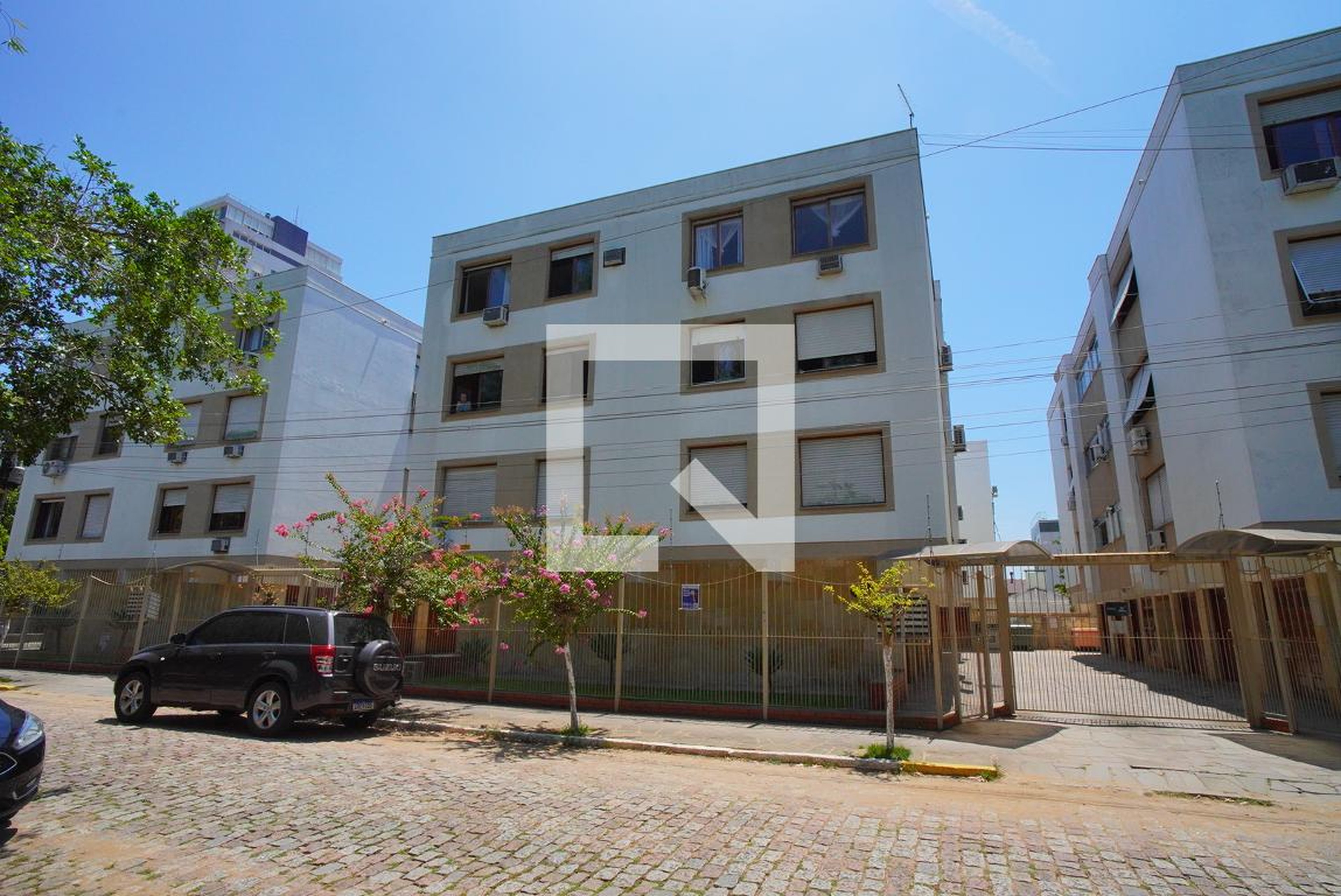 Fachada do Prédio Condomínio em Rua Rubéns Rosa Guedes, 115