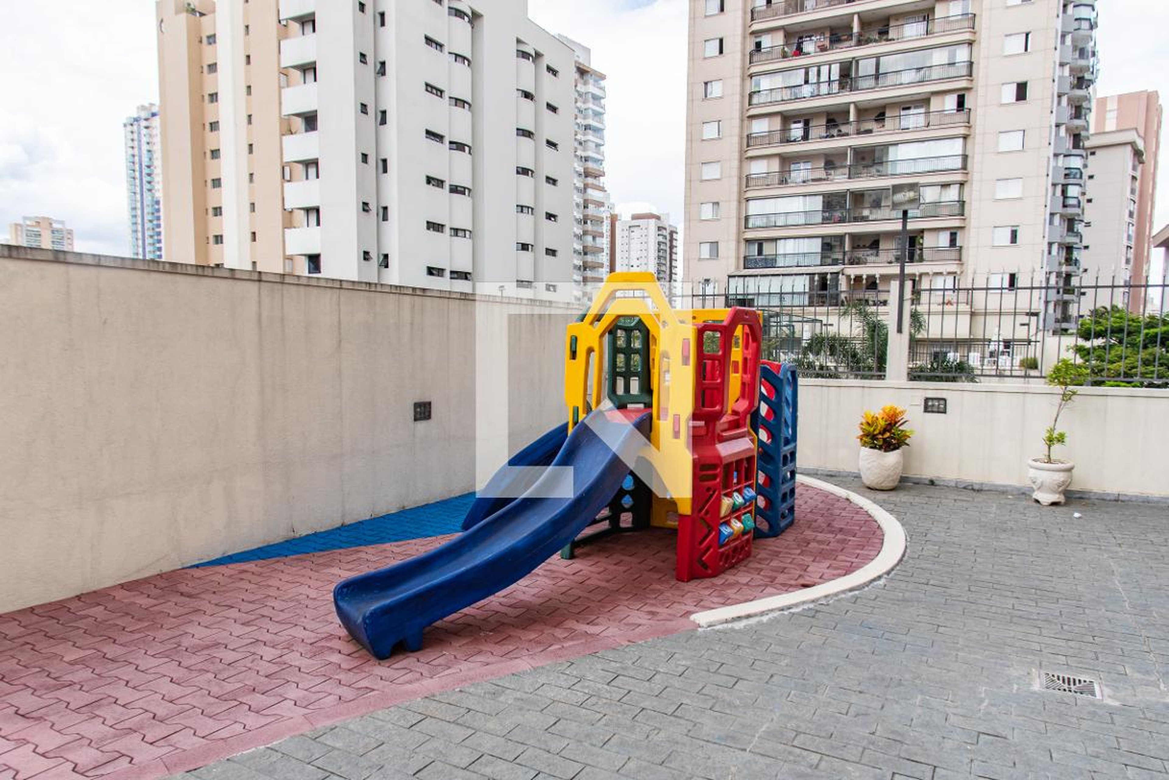 Playground - Bela Flor