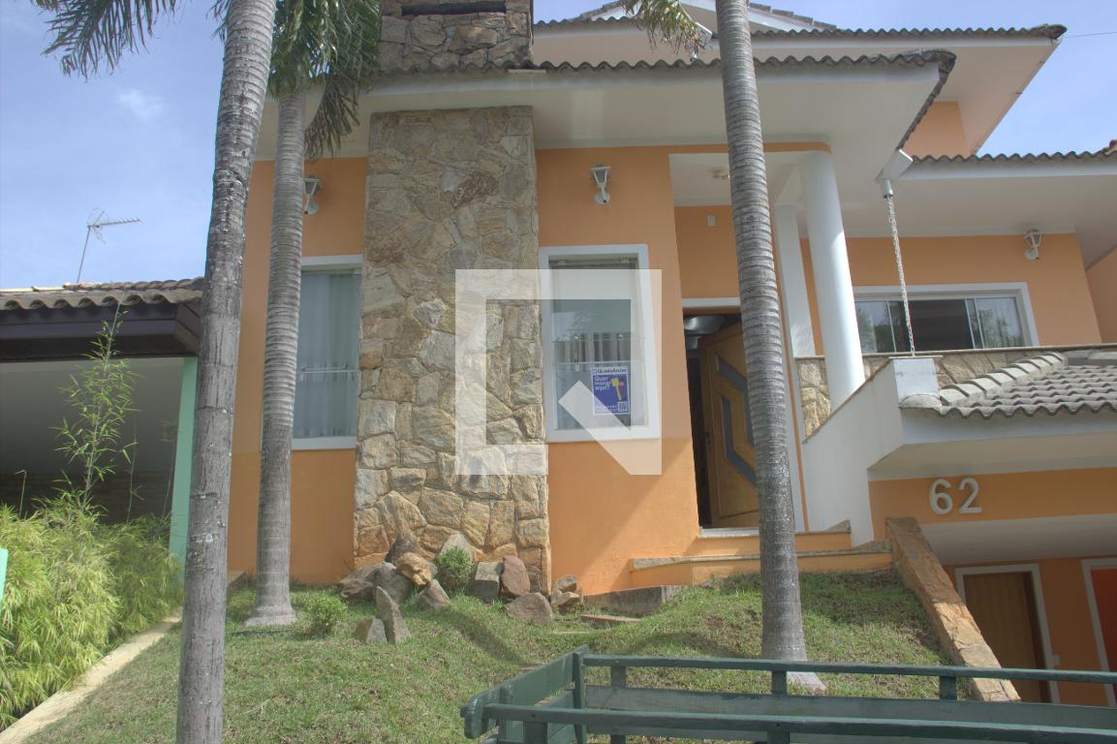 Fachada Condomínio em Rua Alzira Lozasso de Paula, 62