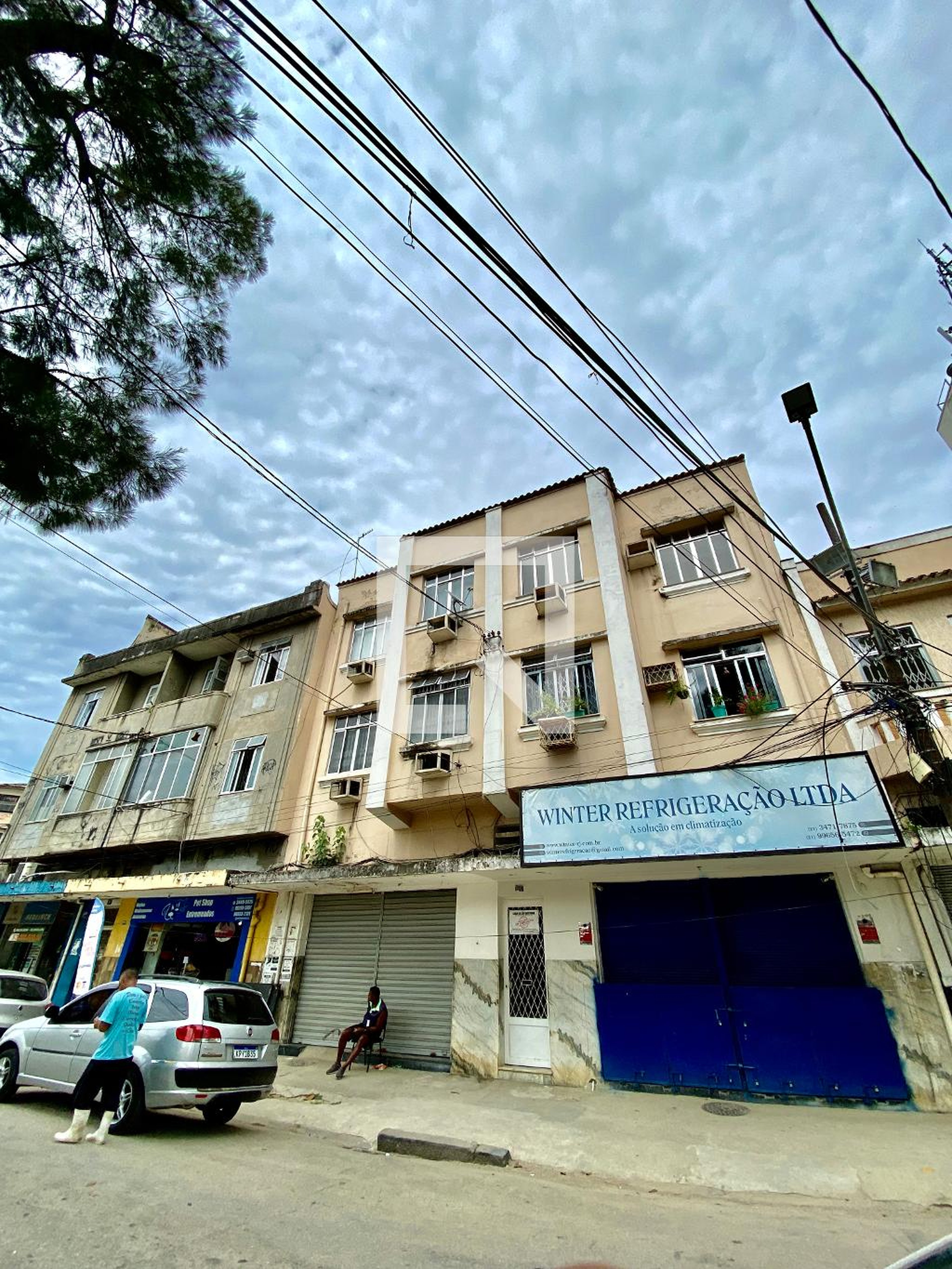 Fachada do Prédio Condomínio em Avenida dos Democráticos, 1695