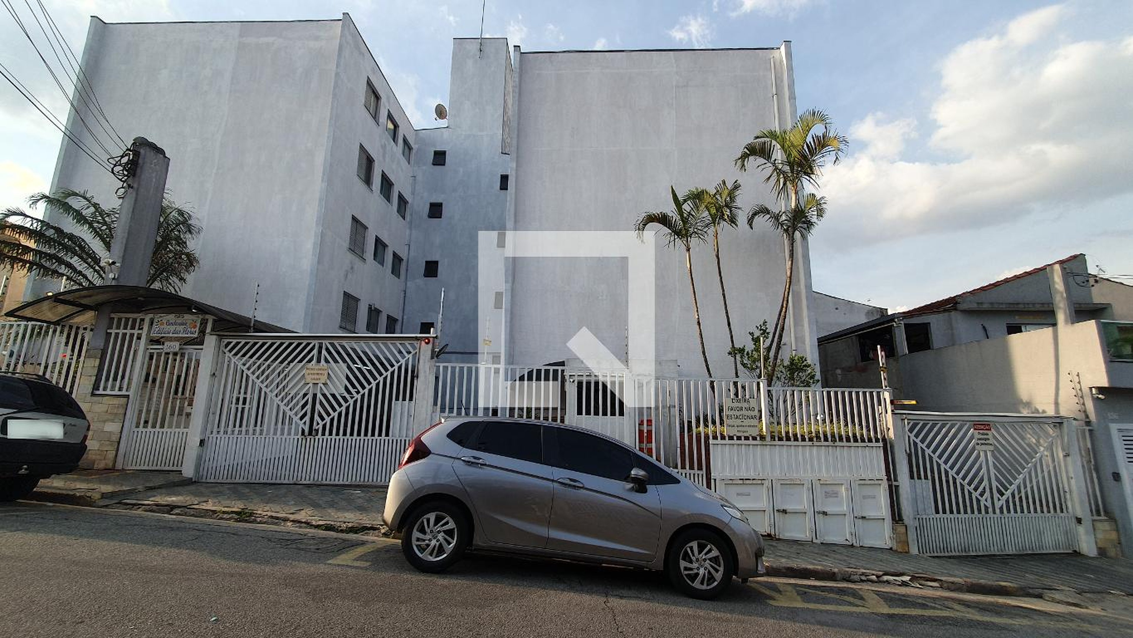 Fachada do Prédio Condomínio Flores