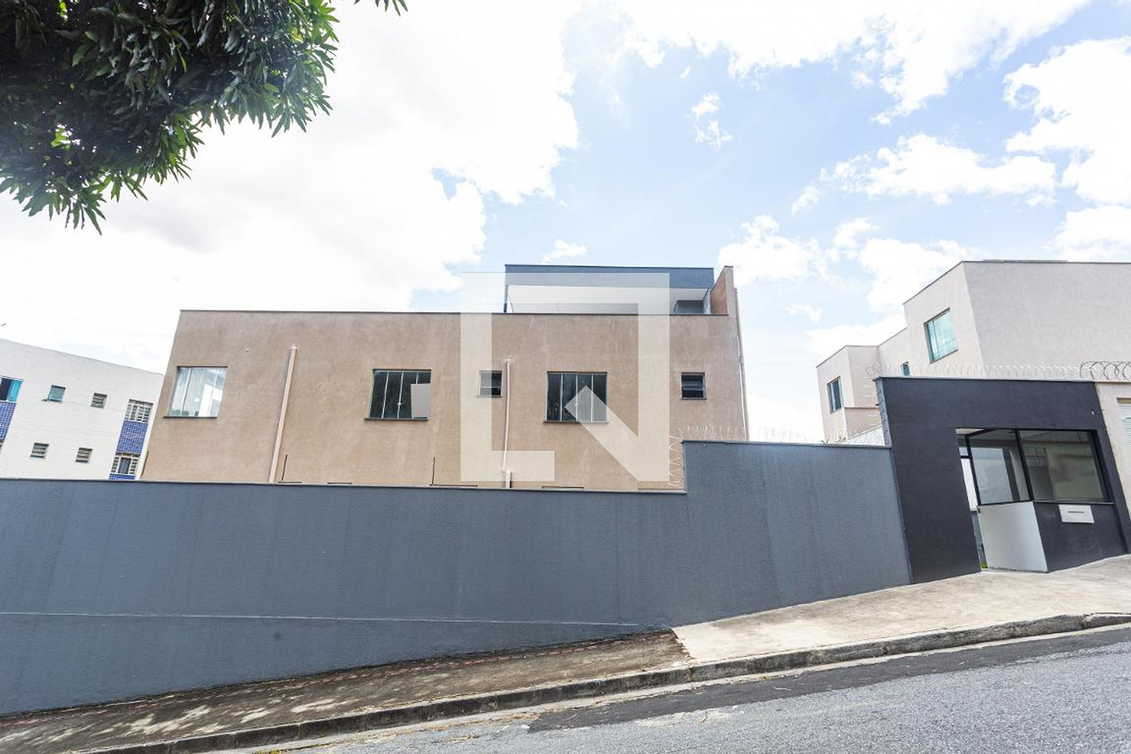 Fachada Condomínio em Rua Urutu, 180