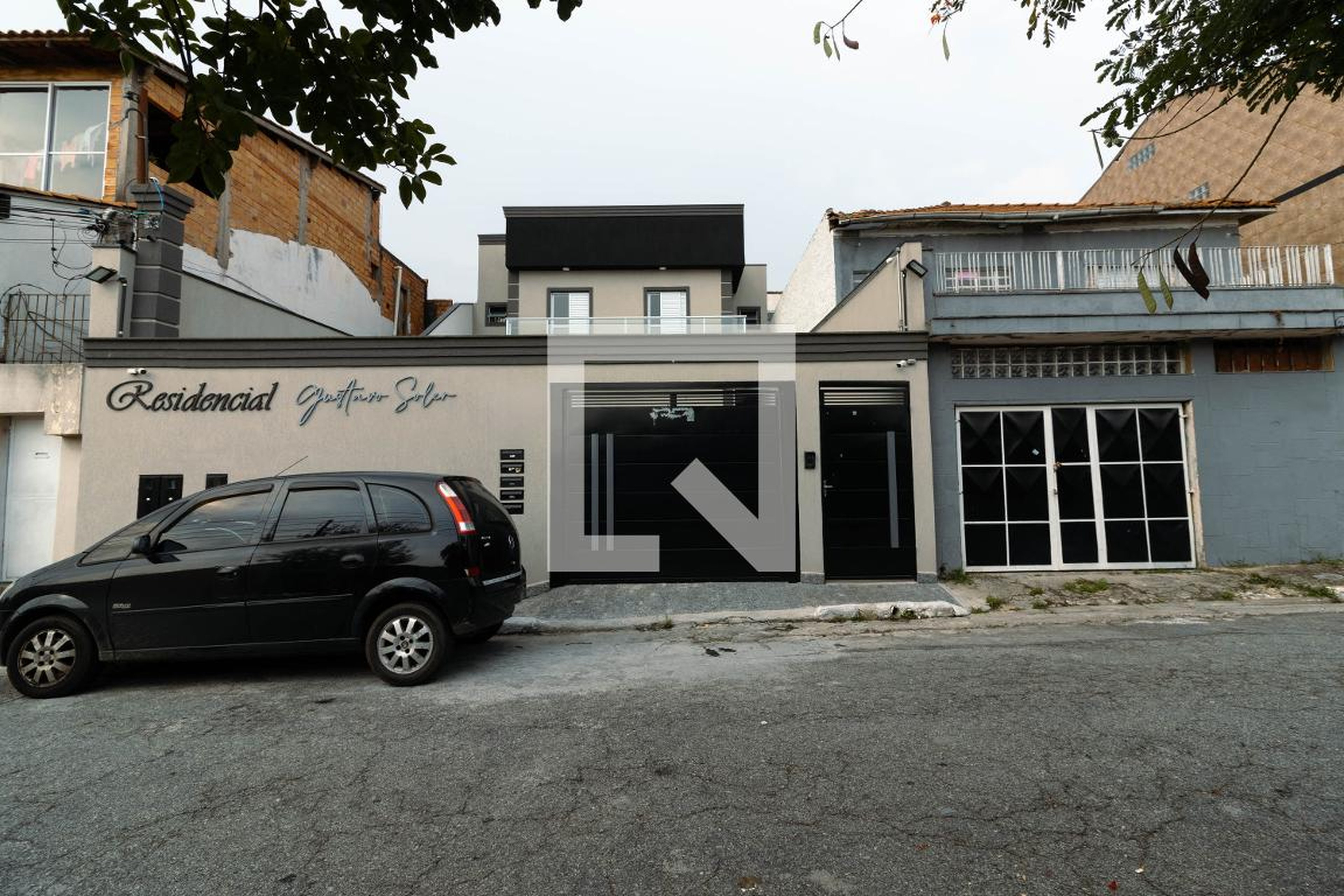 Fachada Condomínio em Rua Francisco Antônio Miranda, 527