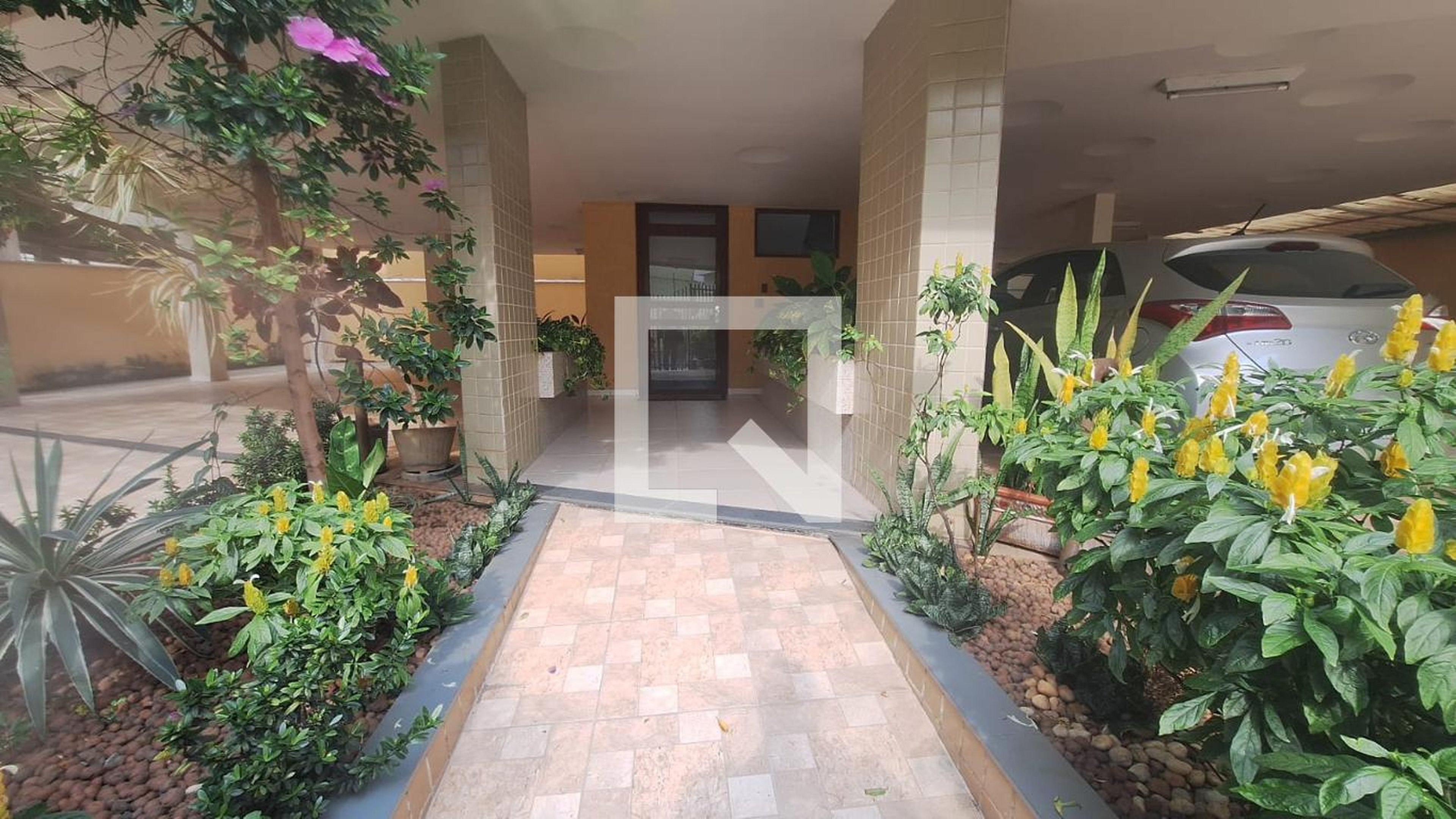 Entrada do prédio Edifício Telma