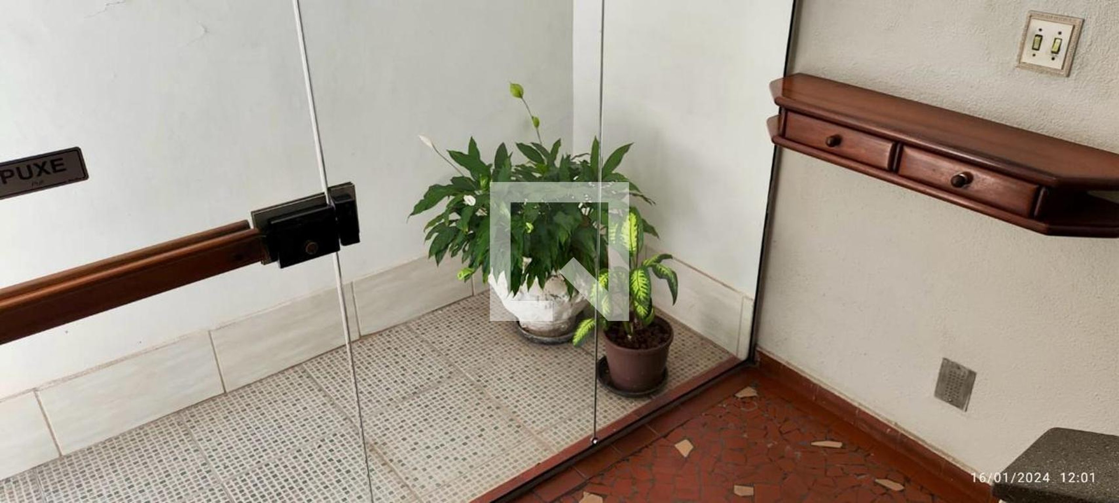 hall de entrada Condomínio em Rua Herval, 681