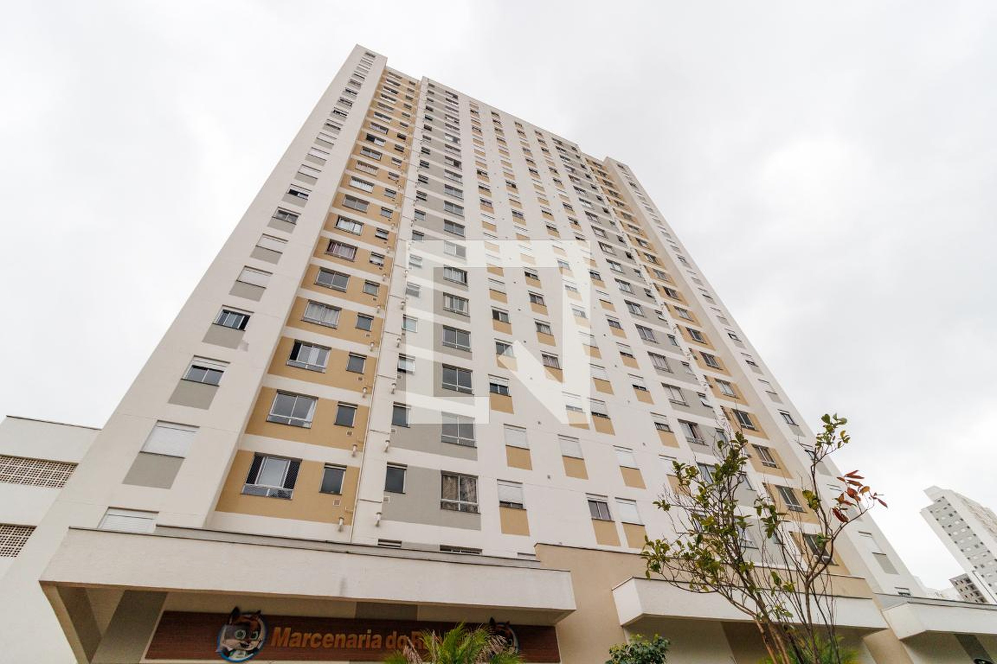 Fachada Condomínio em Rua Cândido Fontoura, 100