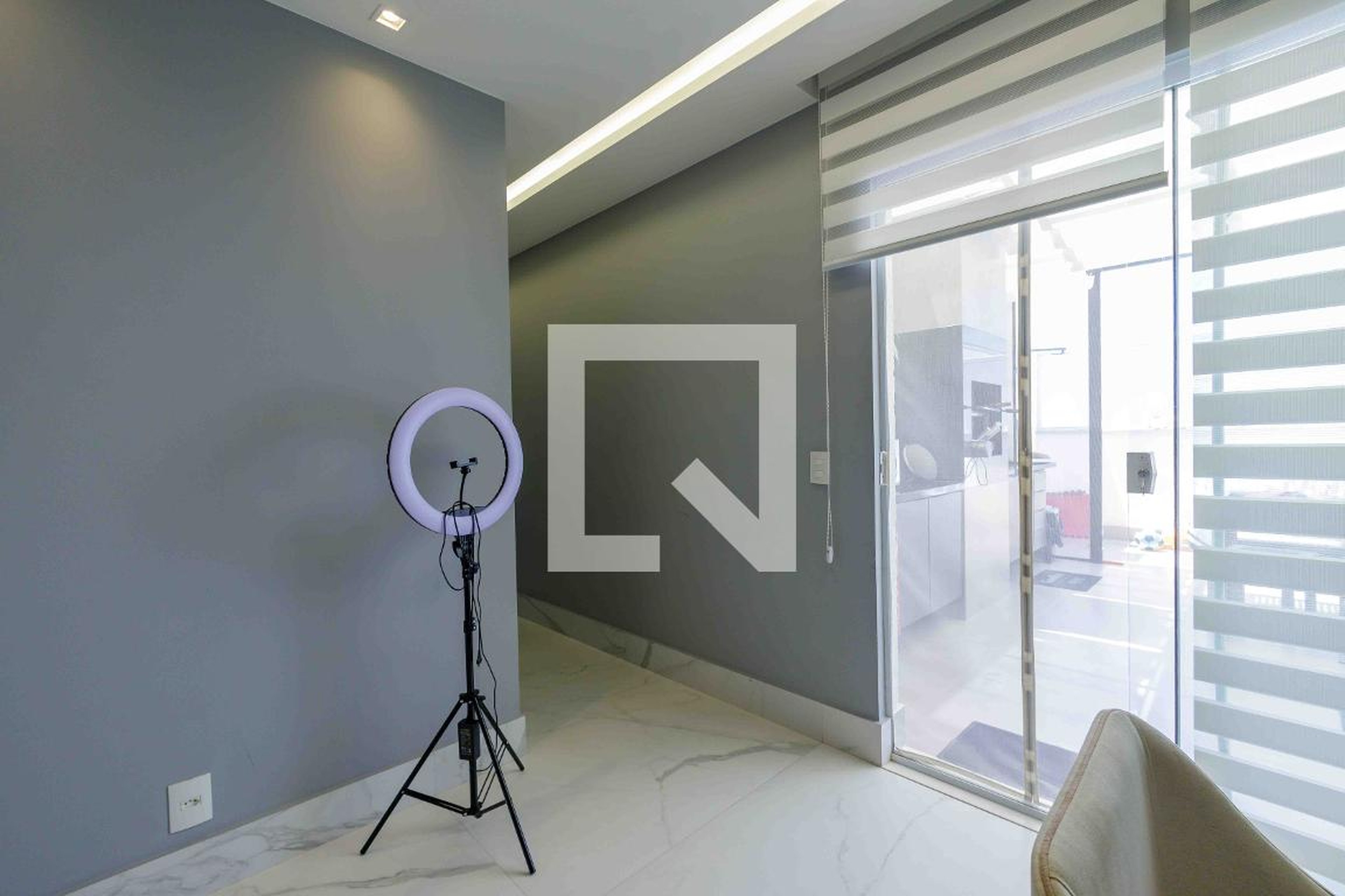 Hall - Long Beach Residence