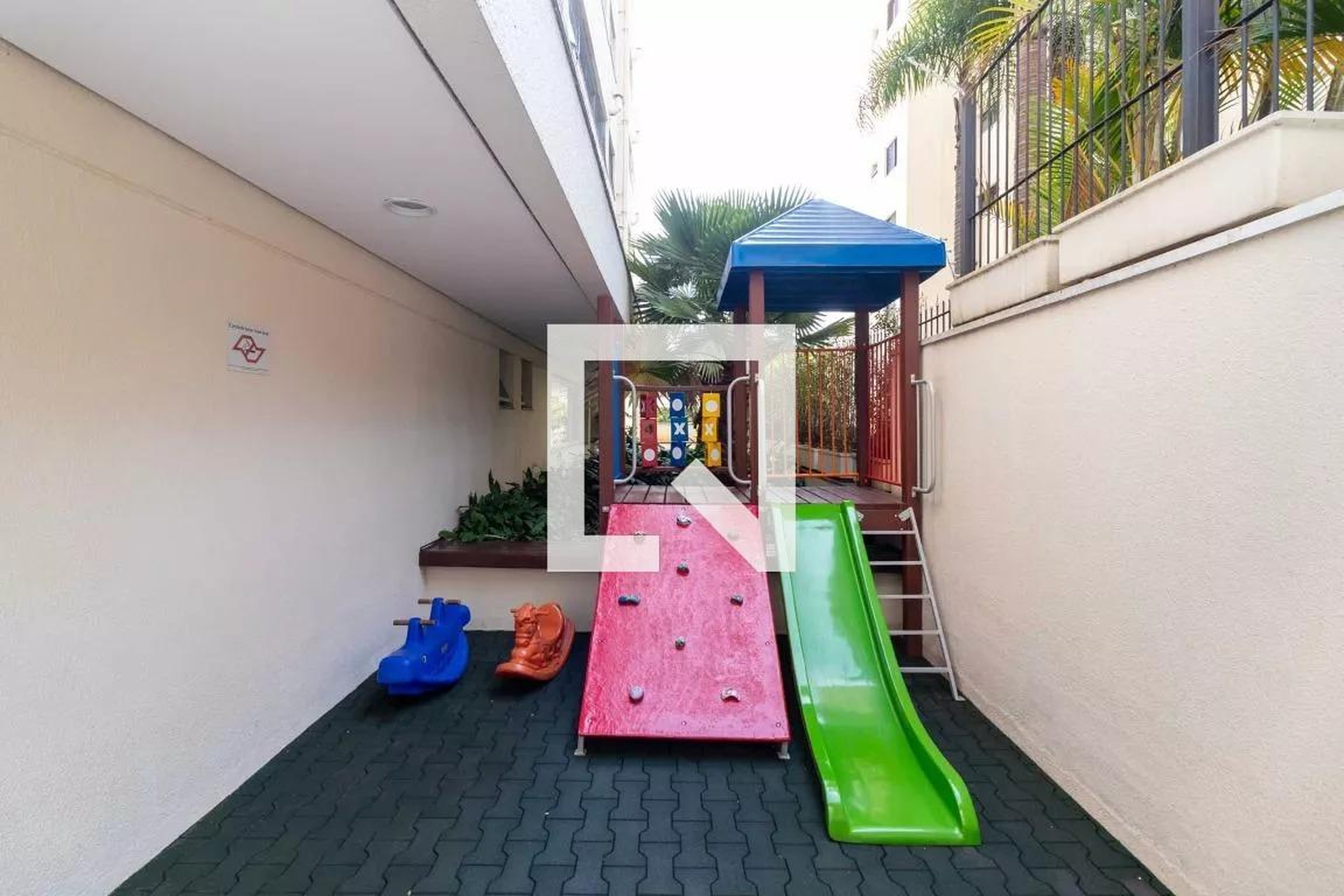 Playground - Joy Pompeia