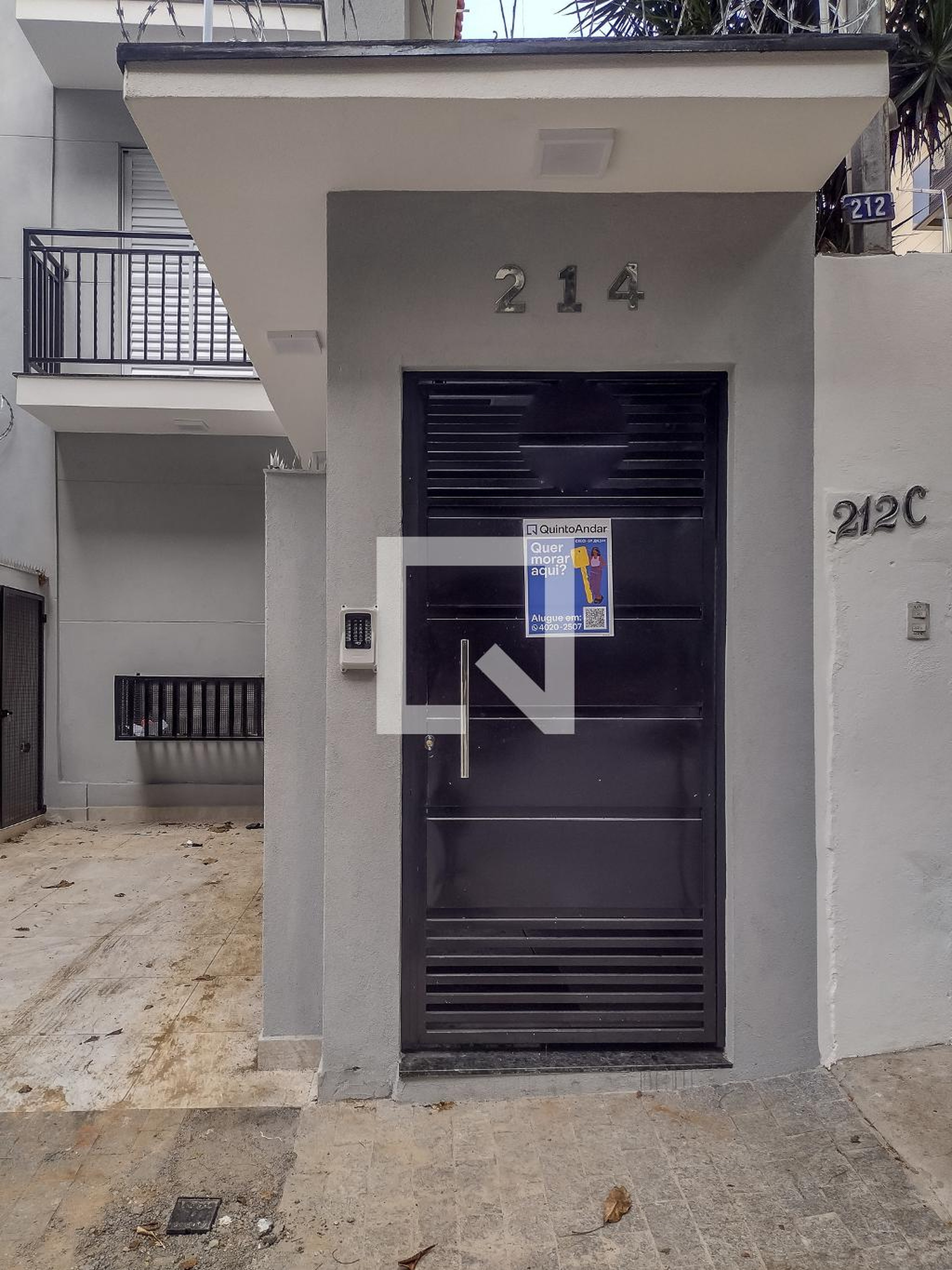 Fachada Condomínio em Rua Paulo de Faria, 214