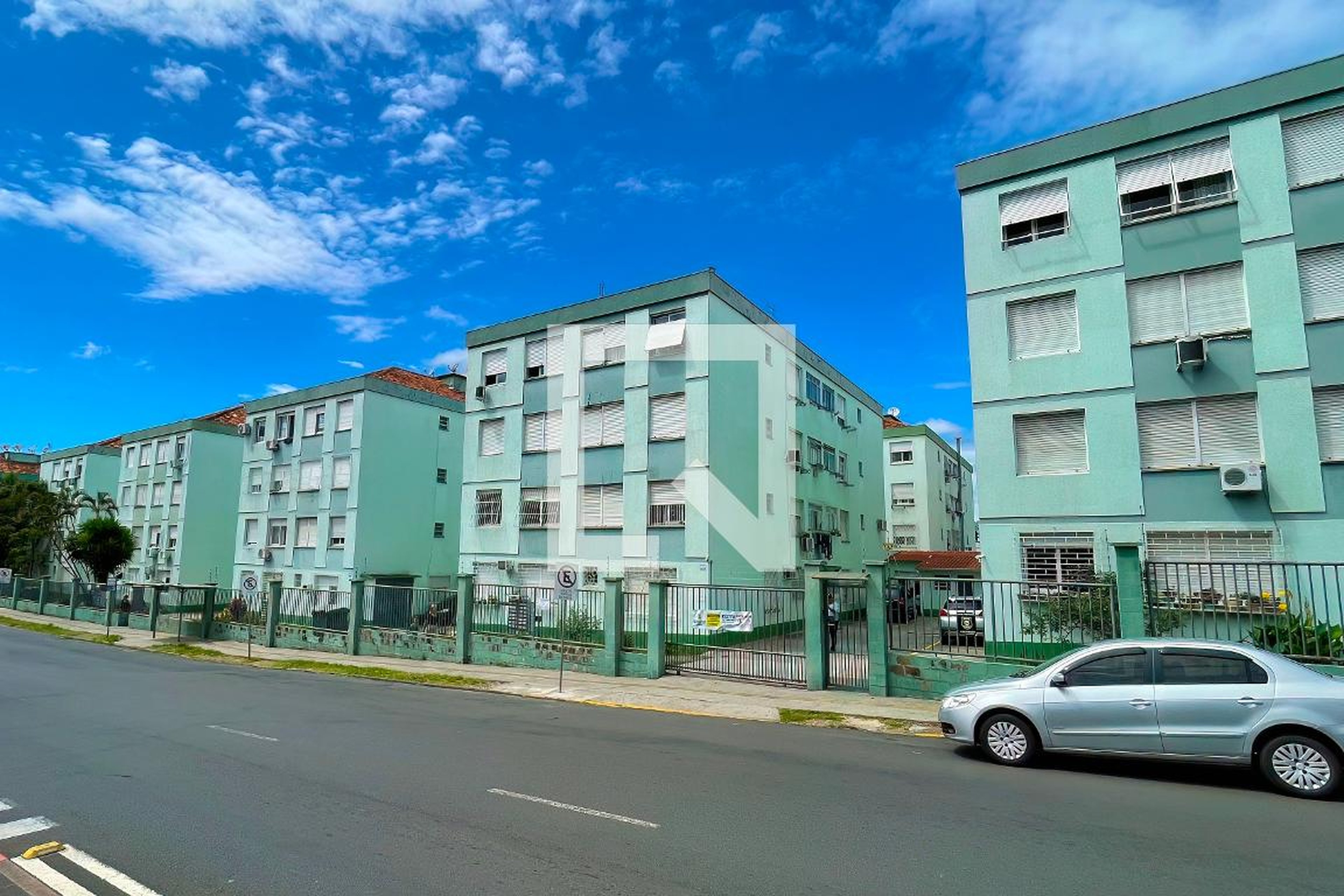 Fachada Condomínio em Rua Hermeto Bermudez, 490